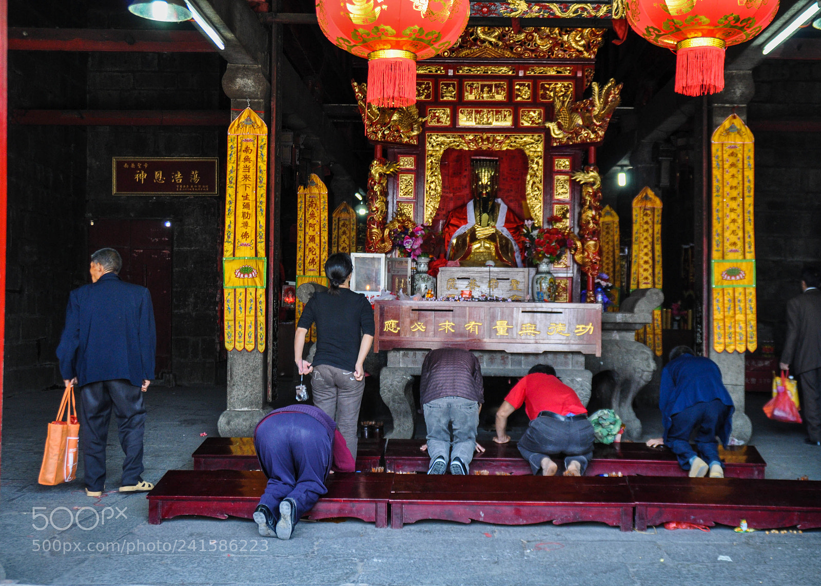 Nikon D90 sample photo. In a buddhist monastery photography