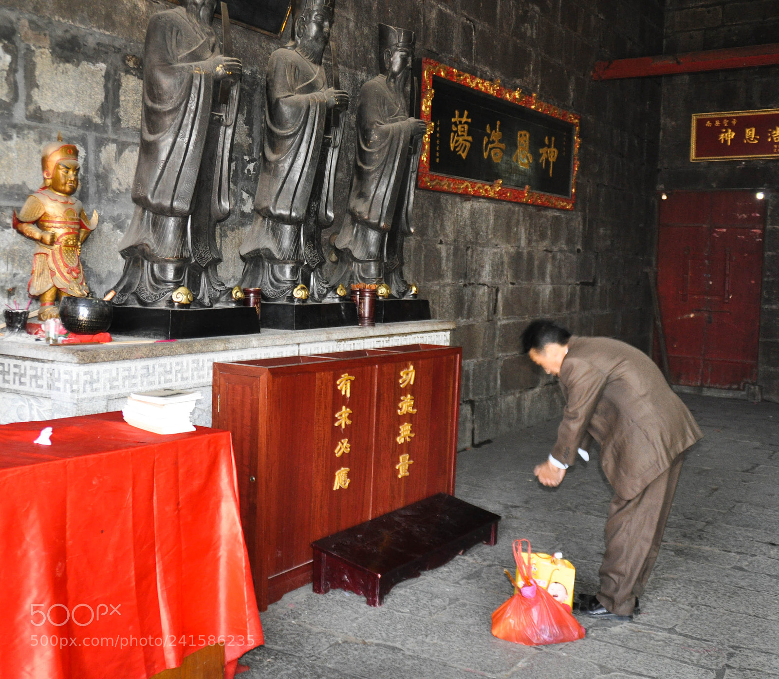 Nikon D90 sample photo. In a buddhist monastery photography