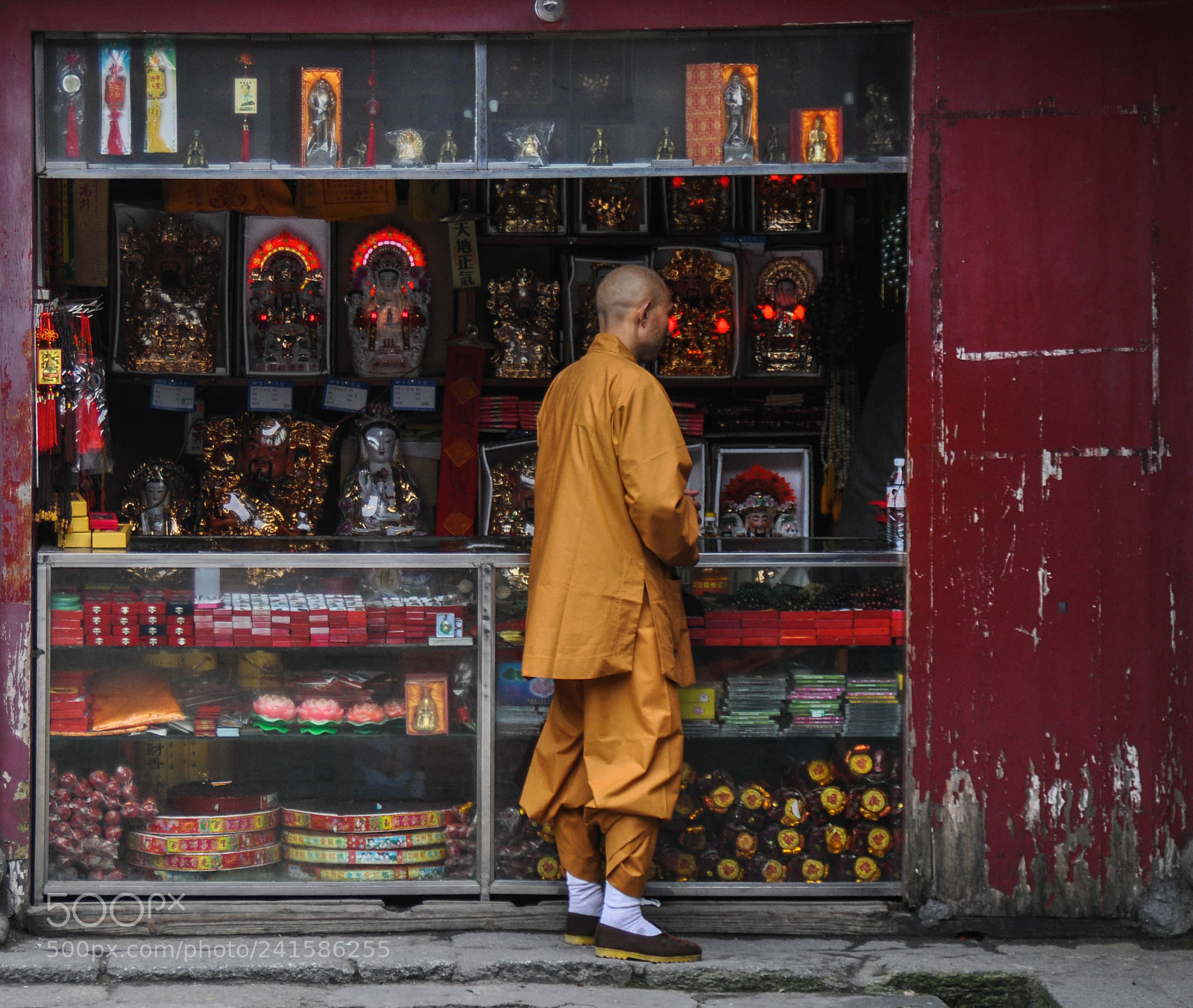 Nikon D90 sample photo. In a buddhist monastery photography