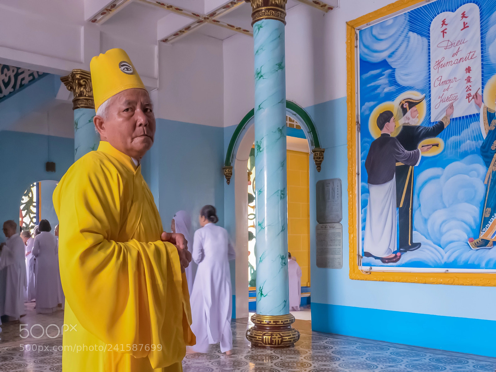 Olympus OM-D E-M1 sample photo. The spectacular cao dai photography