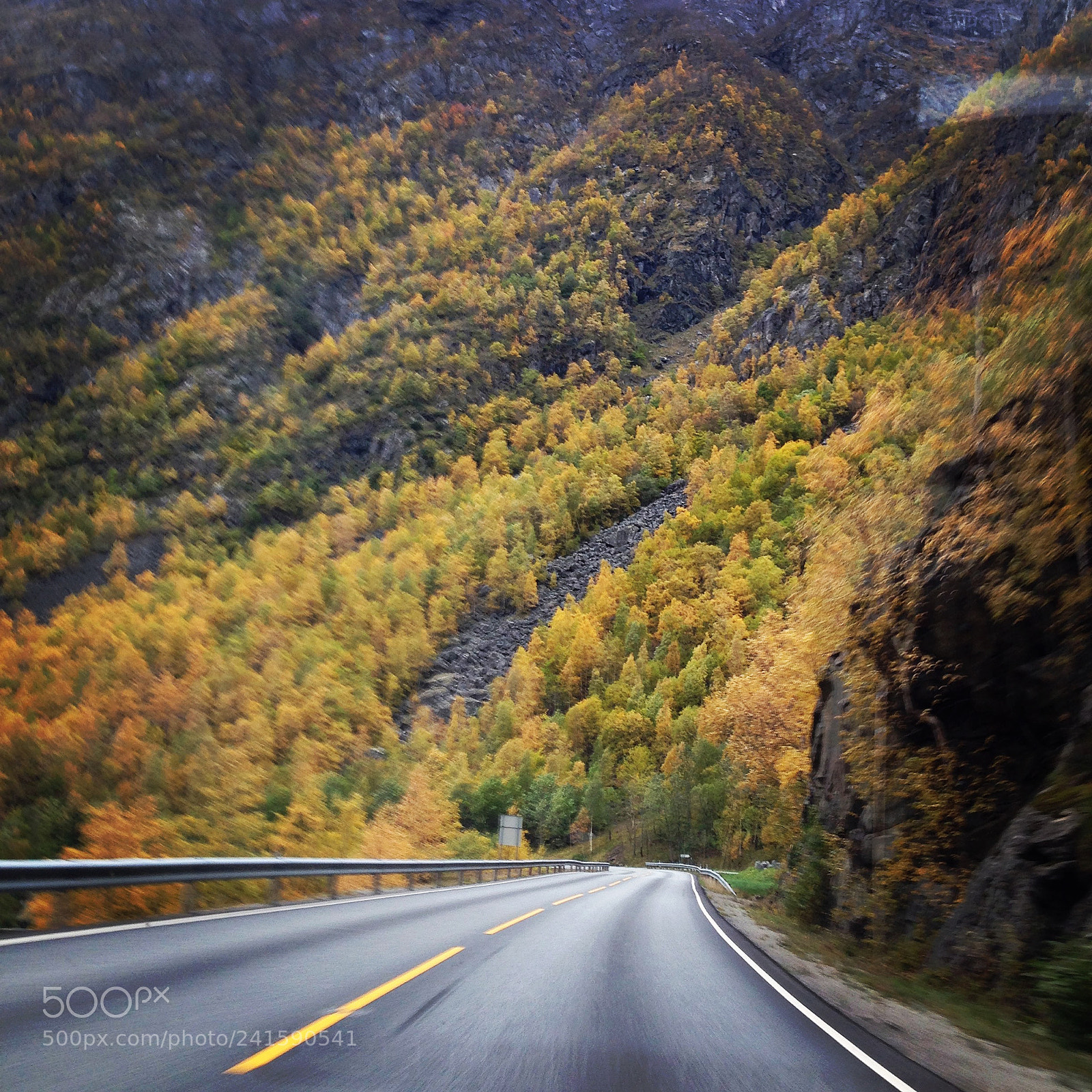 Apple iPhone 5 sample photo. Autumn in the valley photography