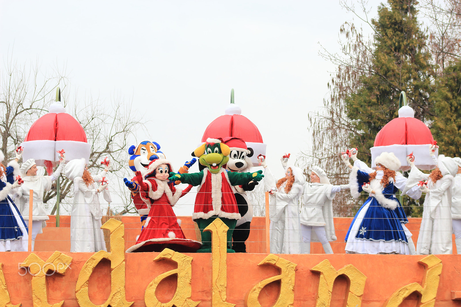 Canon EOS 1200D (EOS Rebel T5 / EOS Kiss X70 / EOS Hi) + EF75-300mm f/4-5.6 sample photo. Gardaland magic winter 2017 photography