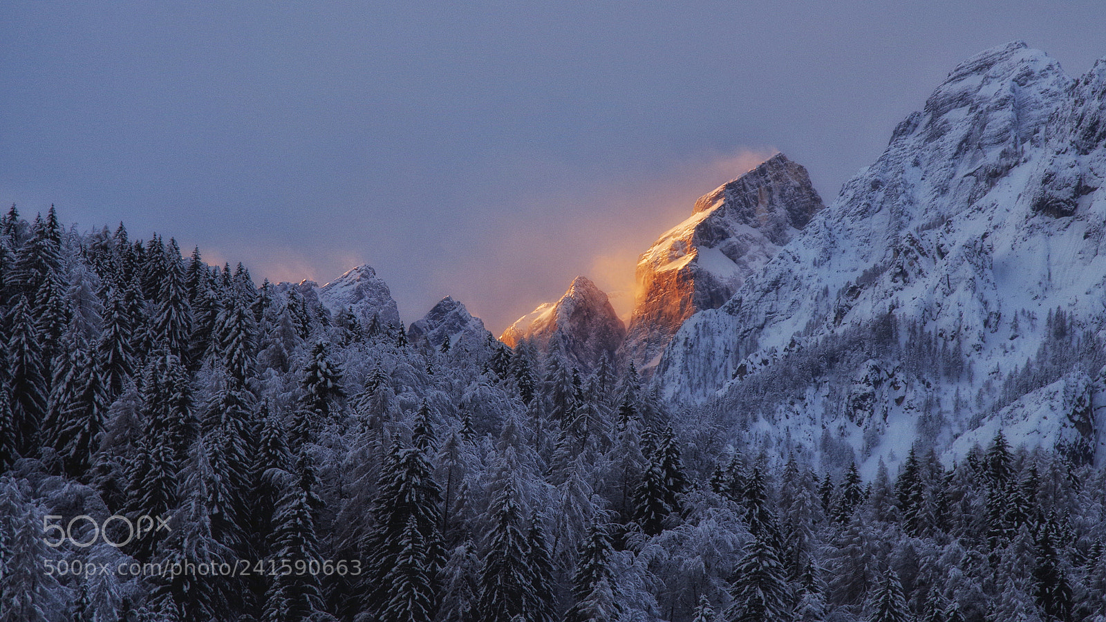 Pentax K-50 sample photo. Peaks touched by first photography