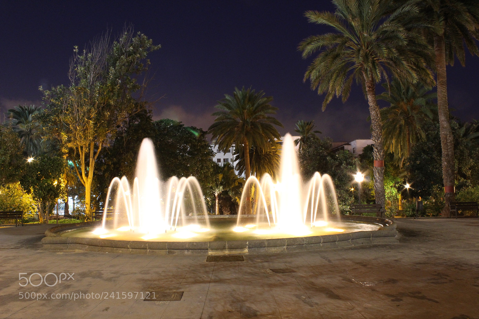 Canon EOS 100D (EOS Rebel SL1 / EOS Kiss X7) sample photo. Fountain lights photography