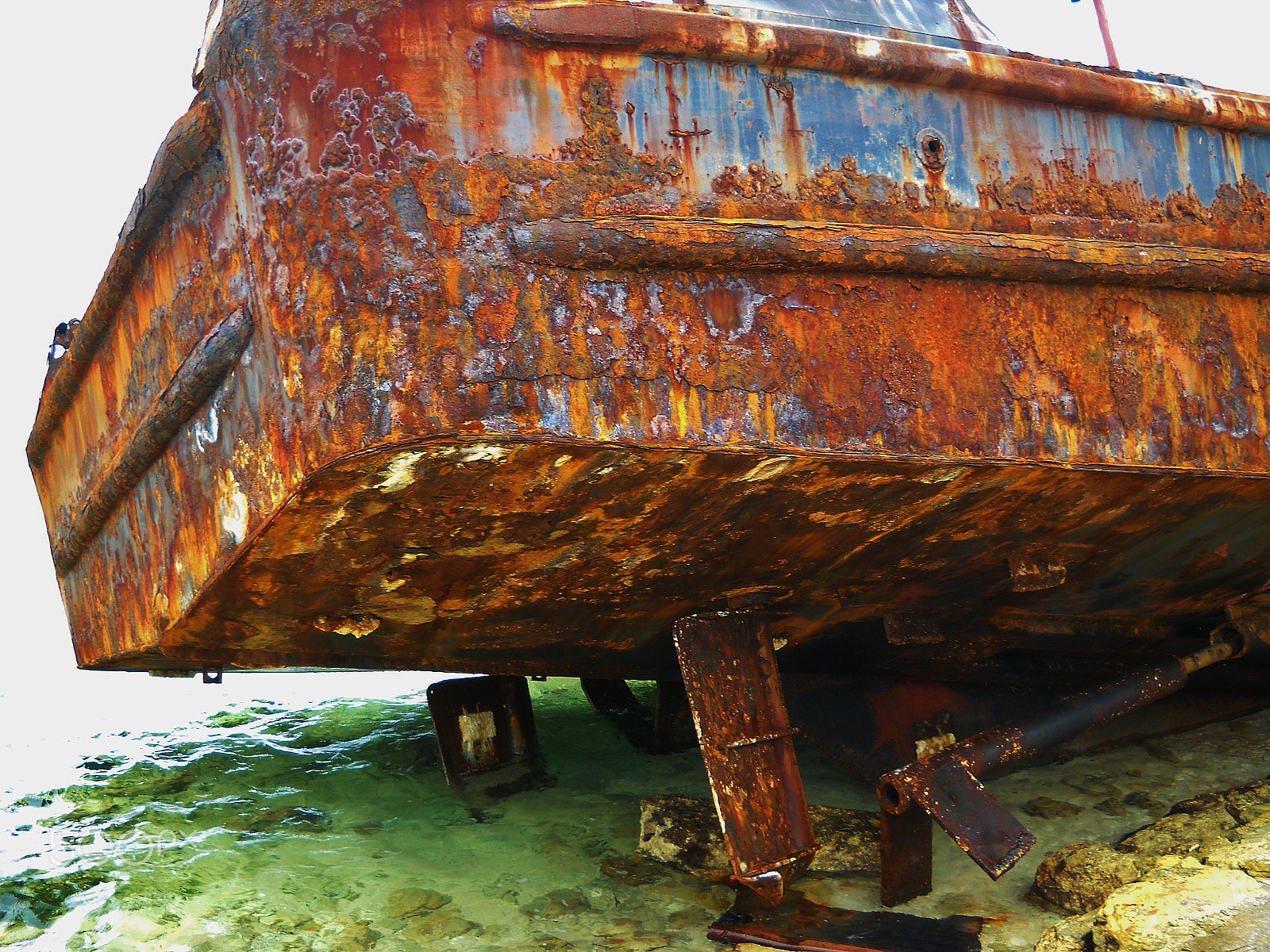 Nikon Coolpix L20 sample photo. Wreck photography