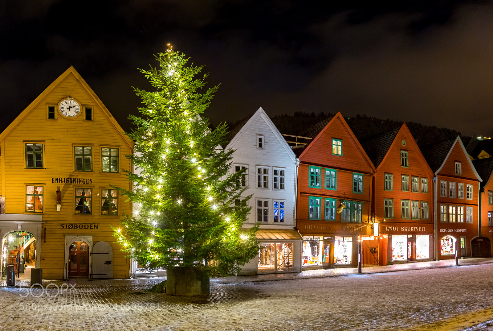 Canon EOS 6D Mark II sample photo. Christmas at bryggen in photography