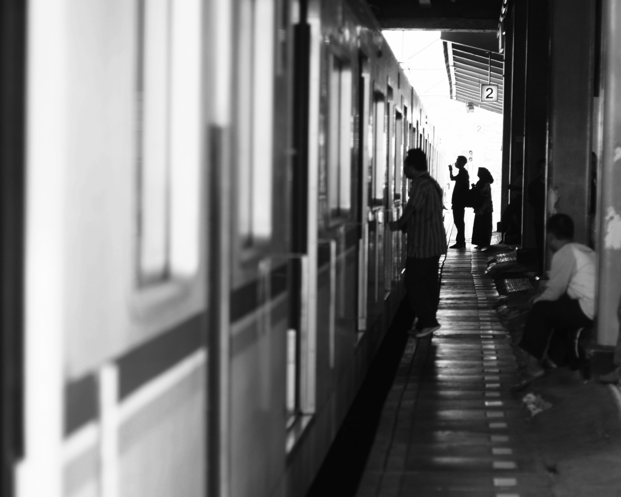 Nikon D90 + Nikon AF Nikkor 50mm F1.4D sample photo. Train station. photography