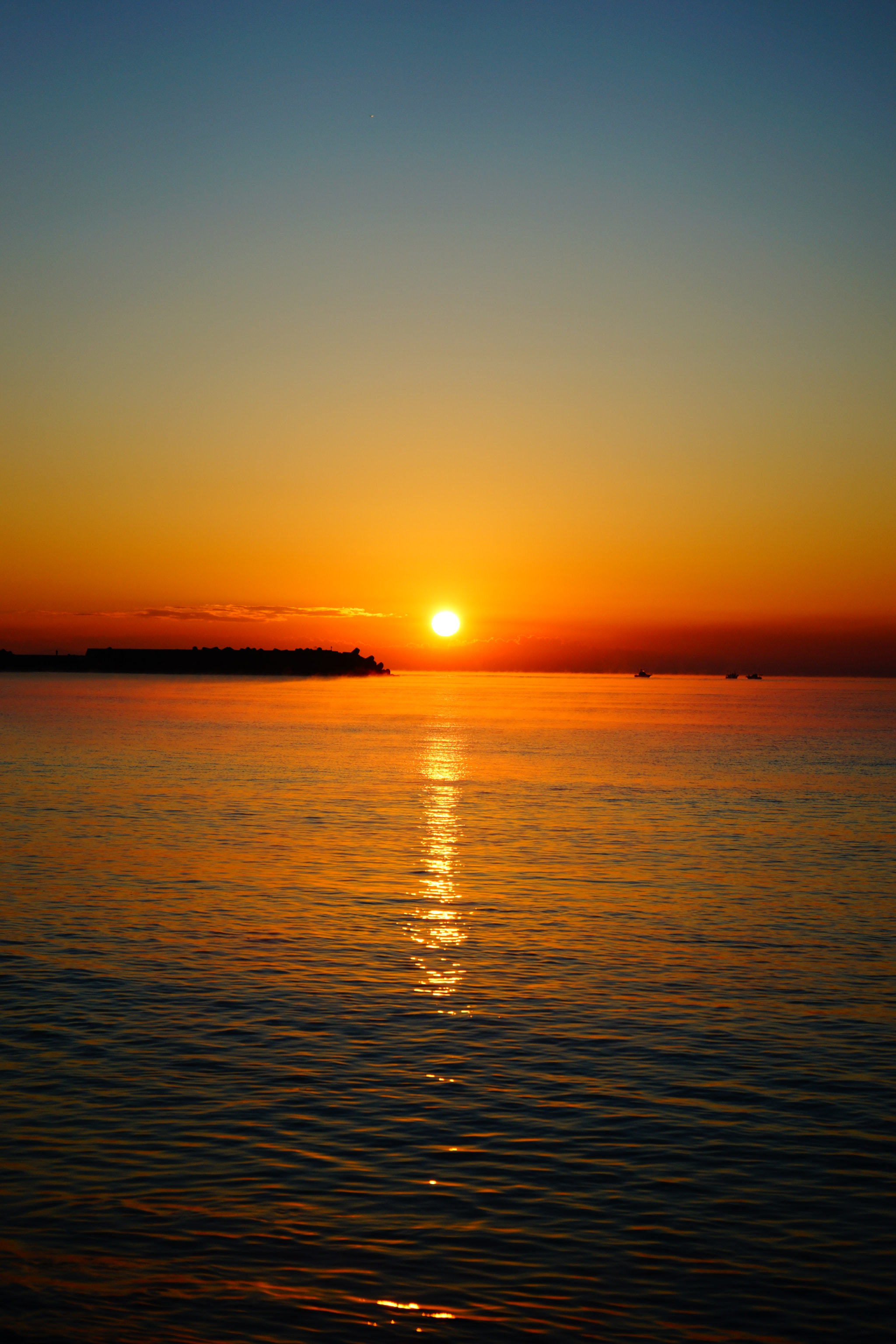 Sony FE 28-70mm F3.5-5.6 OSS sample photo. Sunrise photography