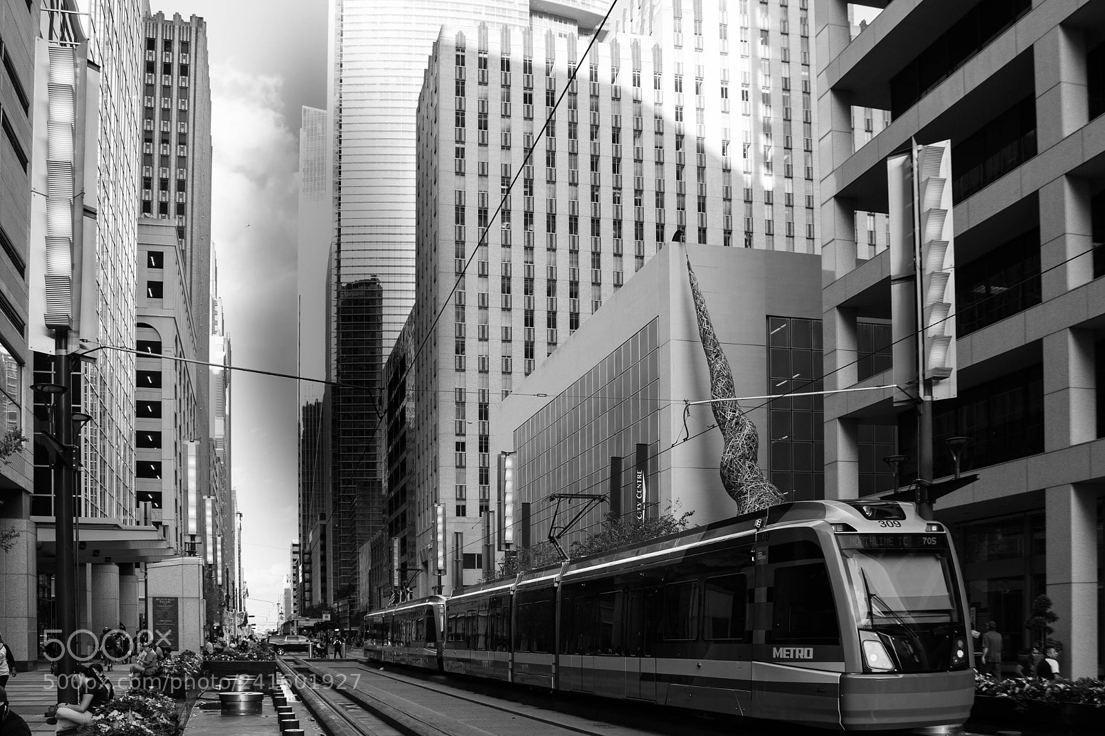 Canon EOS 1100D (EOS Rebel T3 / EOS Kiss X50) sample photo. Tram in downtown houston photography