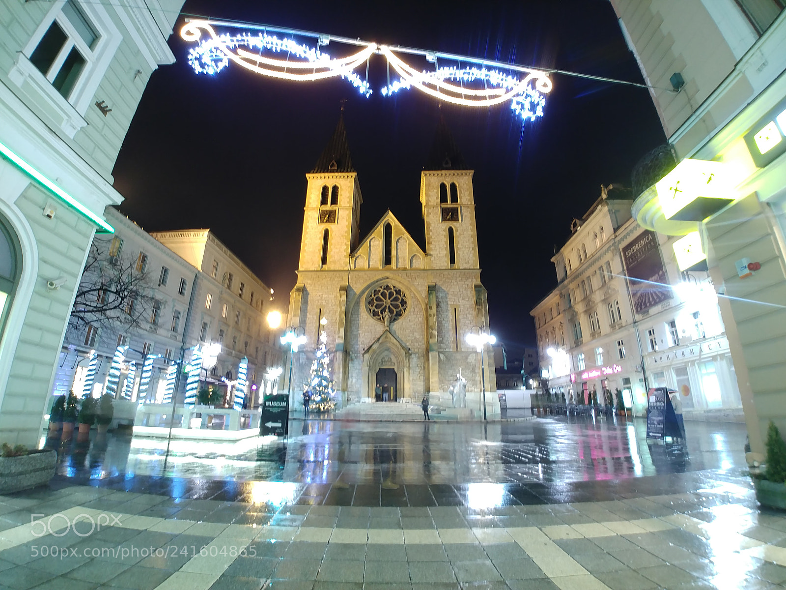 LG G6 sample photo. Cathedral photography