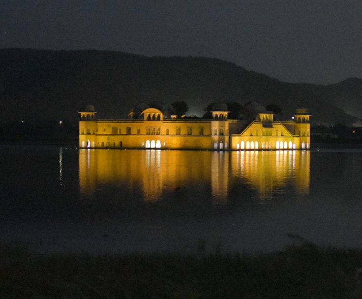 Nikon D5500 + Nikon AF-S DX Nikkor 35mm F1.8G sample photo. Jal mahal photography