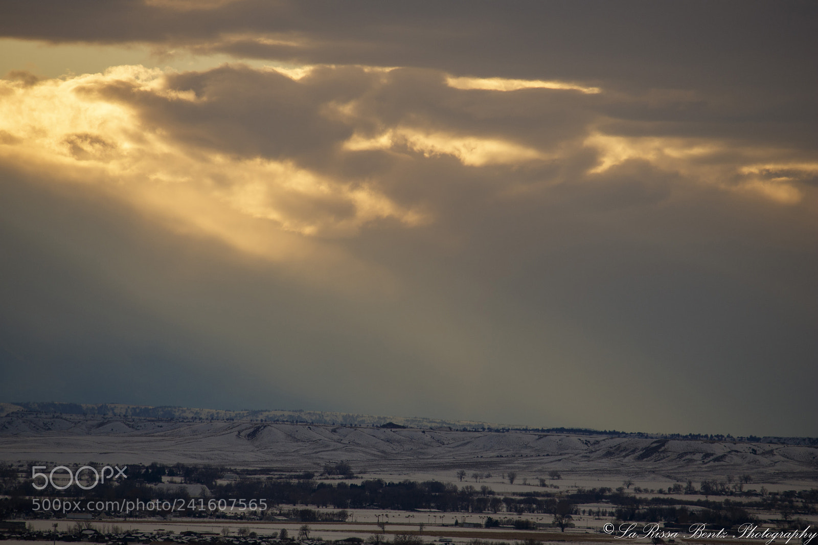Canon EOS 750D (EOS Rebel T6i / EOS Kiss X8i) sample photo. Small winter town photography