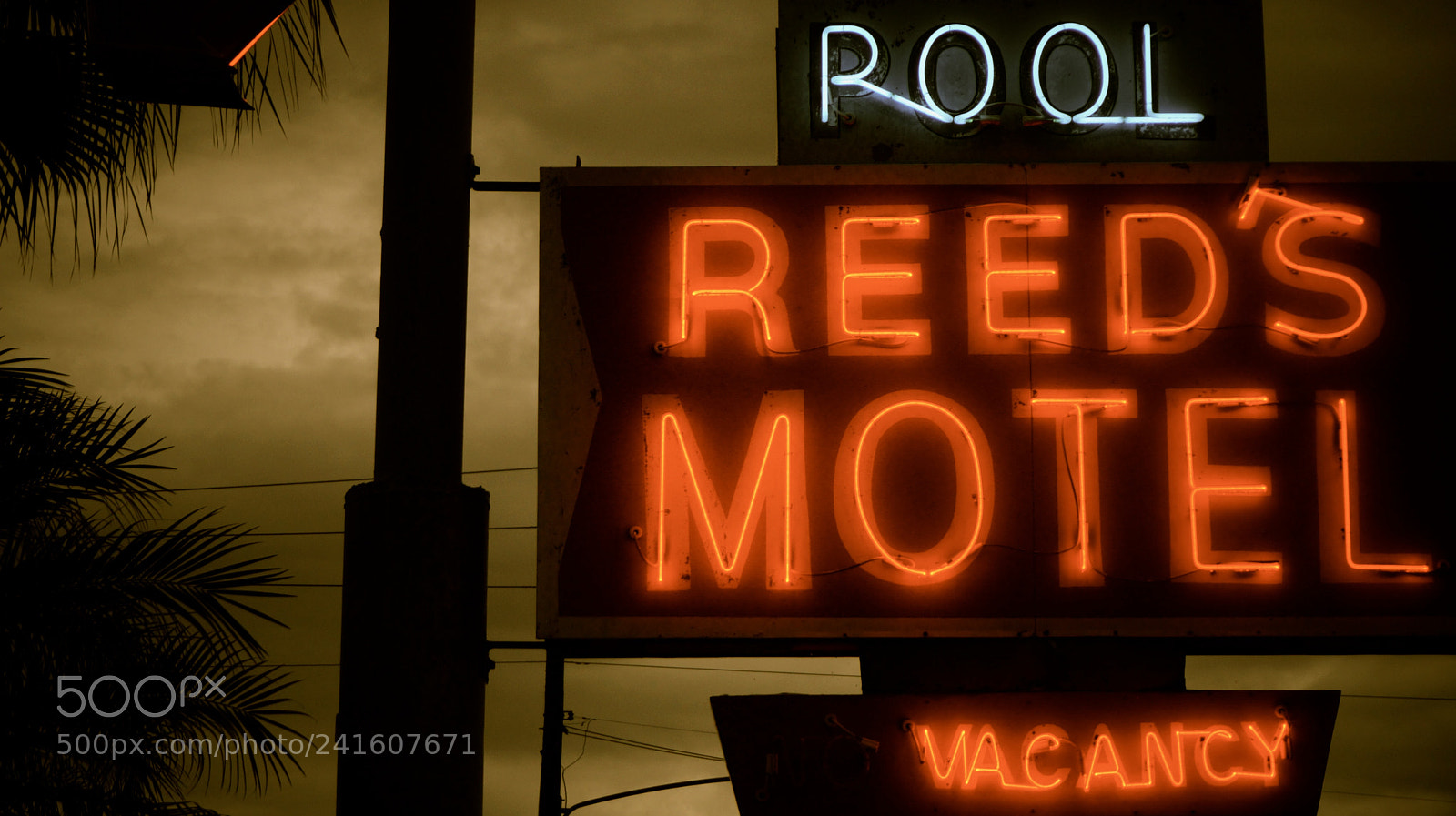 Sony Alpha NEX-3N sample photo. Neon vacancy photography