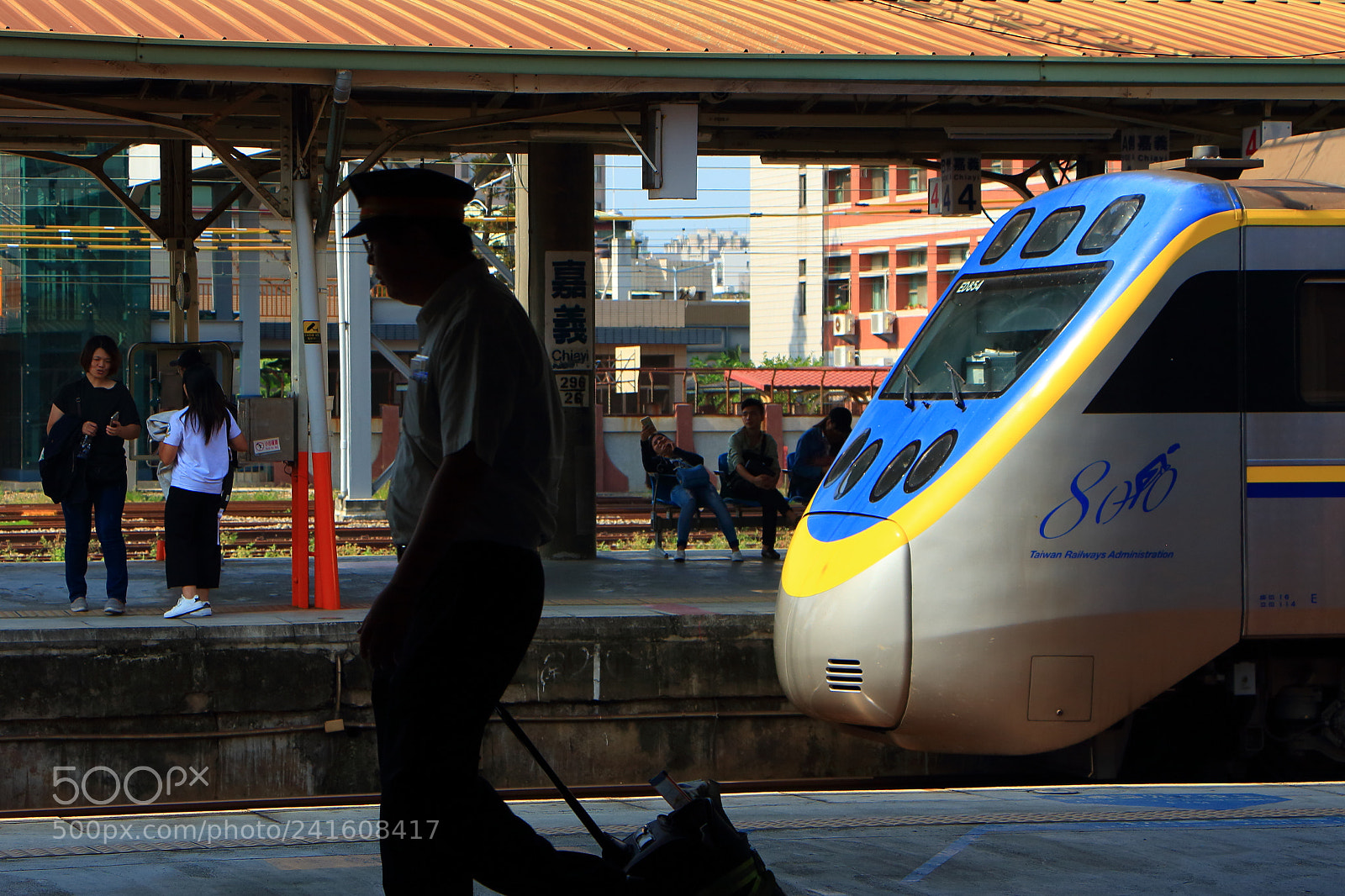Canon EOS 650D (EOS Rebel T4i / EOS Kiss X6i) sample photo. #commuters photography