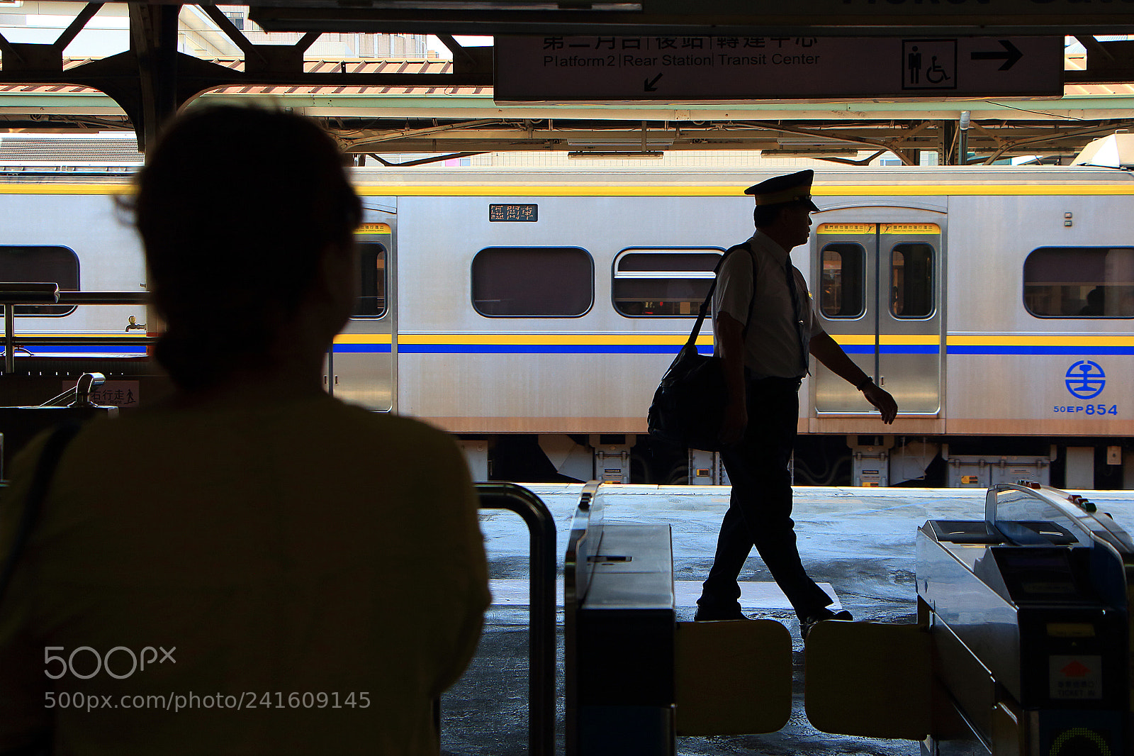 Canon EOS 650D (EOS Rebel T4i / EOS Kiss X6i) sample photo. #commuters photography