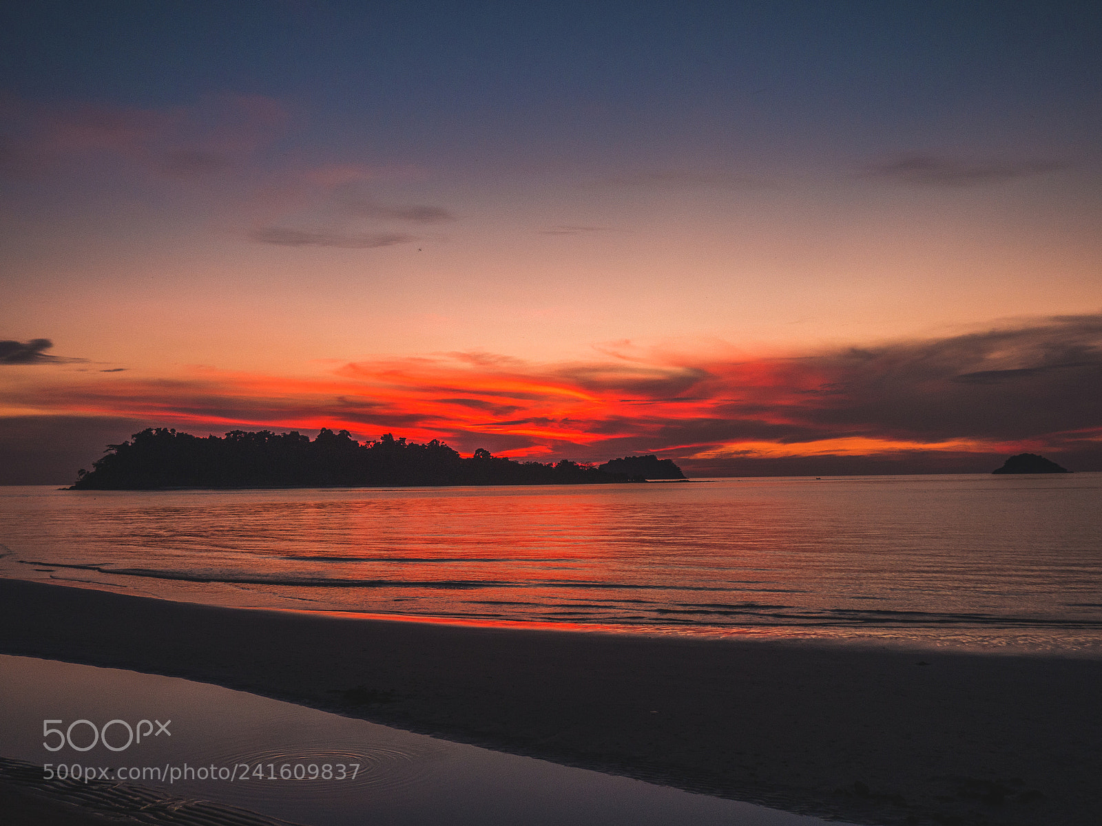 Olympus OM-D E-M10 II sample photo. Sunset on an island photography
