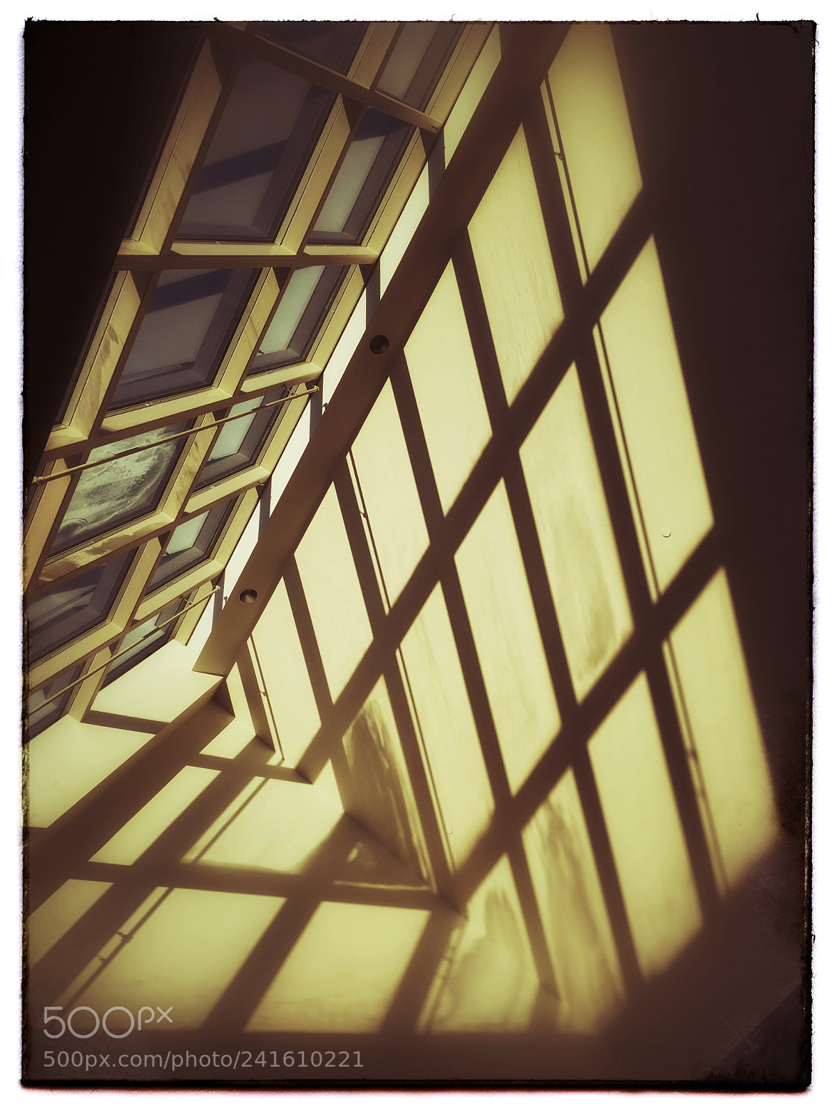 Apple iPhone SE sample photo. Skylight’s morning light. photography