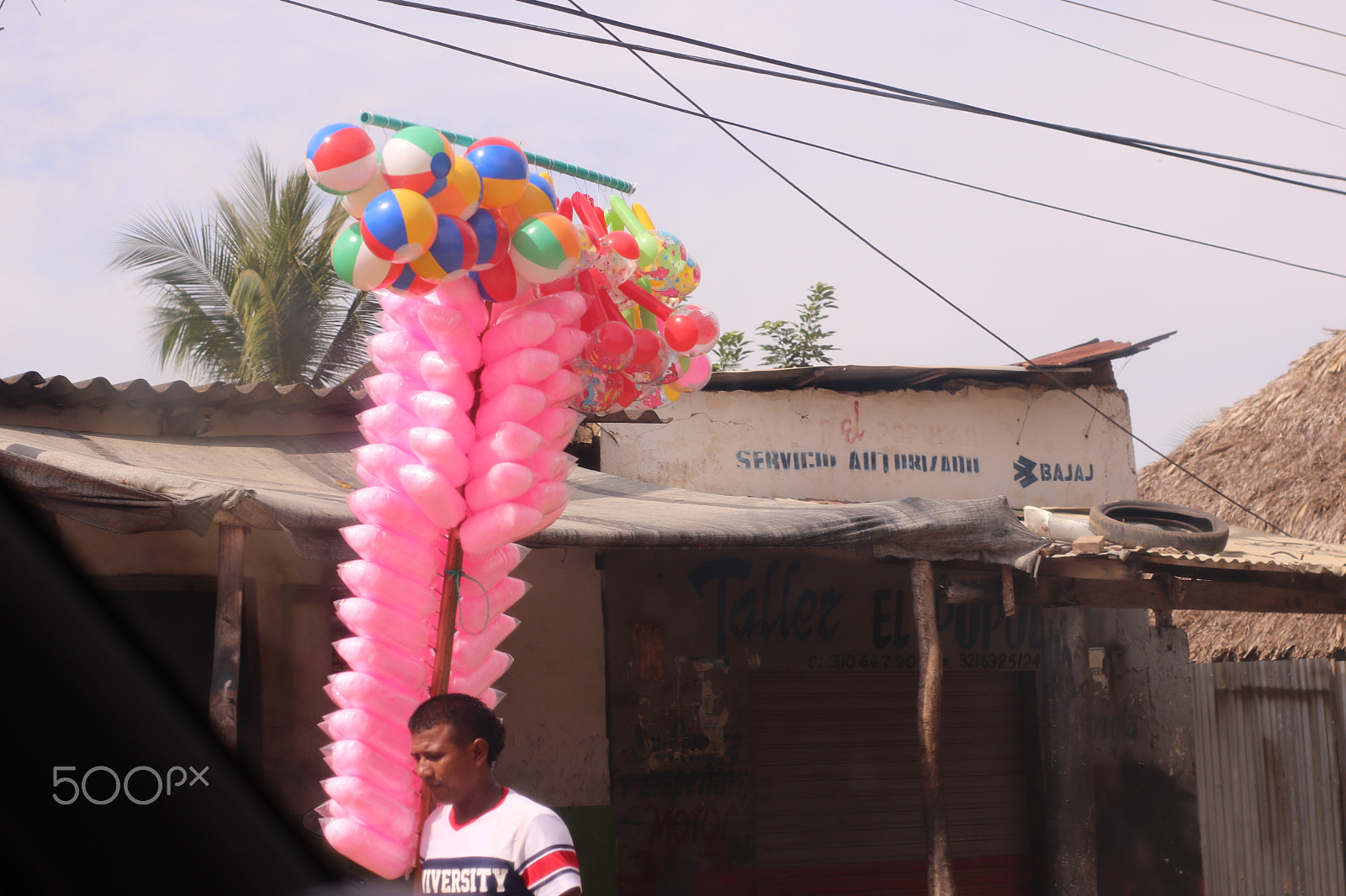 Canon 50mm sample photo. Sale of balloons photography