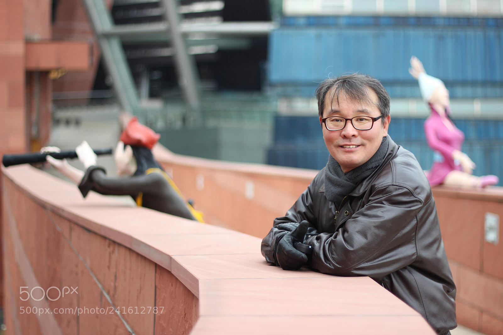 Canon EOS 600D (Rebel EOS T3i / EOS Kiss X5) + Canon EF 50mm F1.8 II sample photo. With statue photography