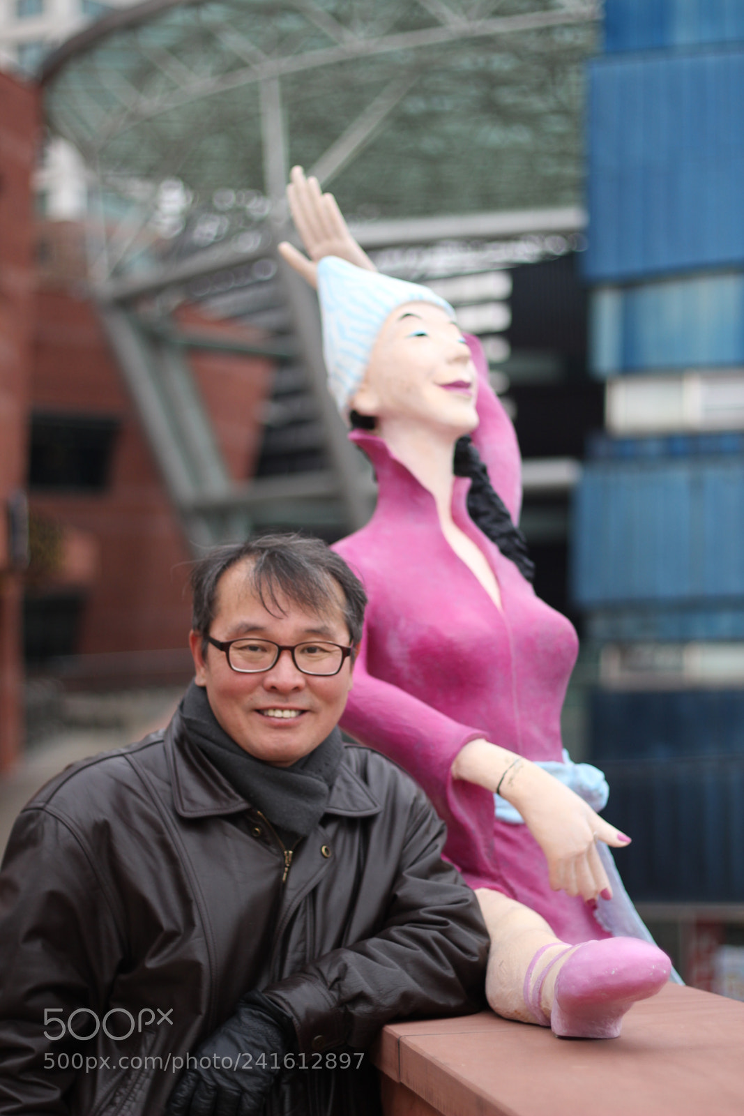 Canon EOS 600D (Rebel EOS T3i / EOS Kiss X5) + Canon EF 50mm F1.8 II sample photo. Hello madam photography