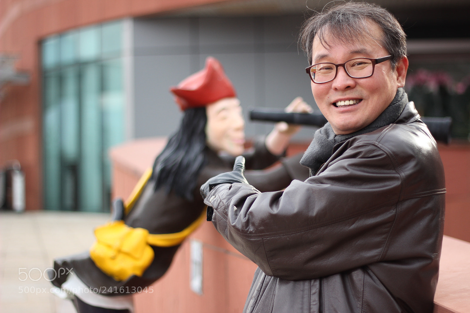Canon EOS 600D (Rebel EOS T3i / EOS Kiss X5) + Canon EF 50mm F1.8 II sample photo. Look at him photography