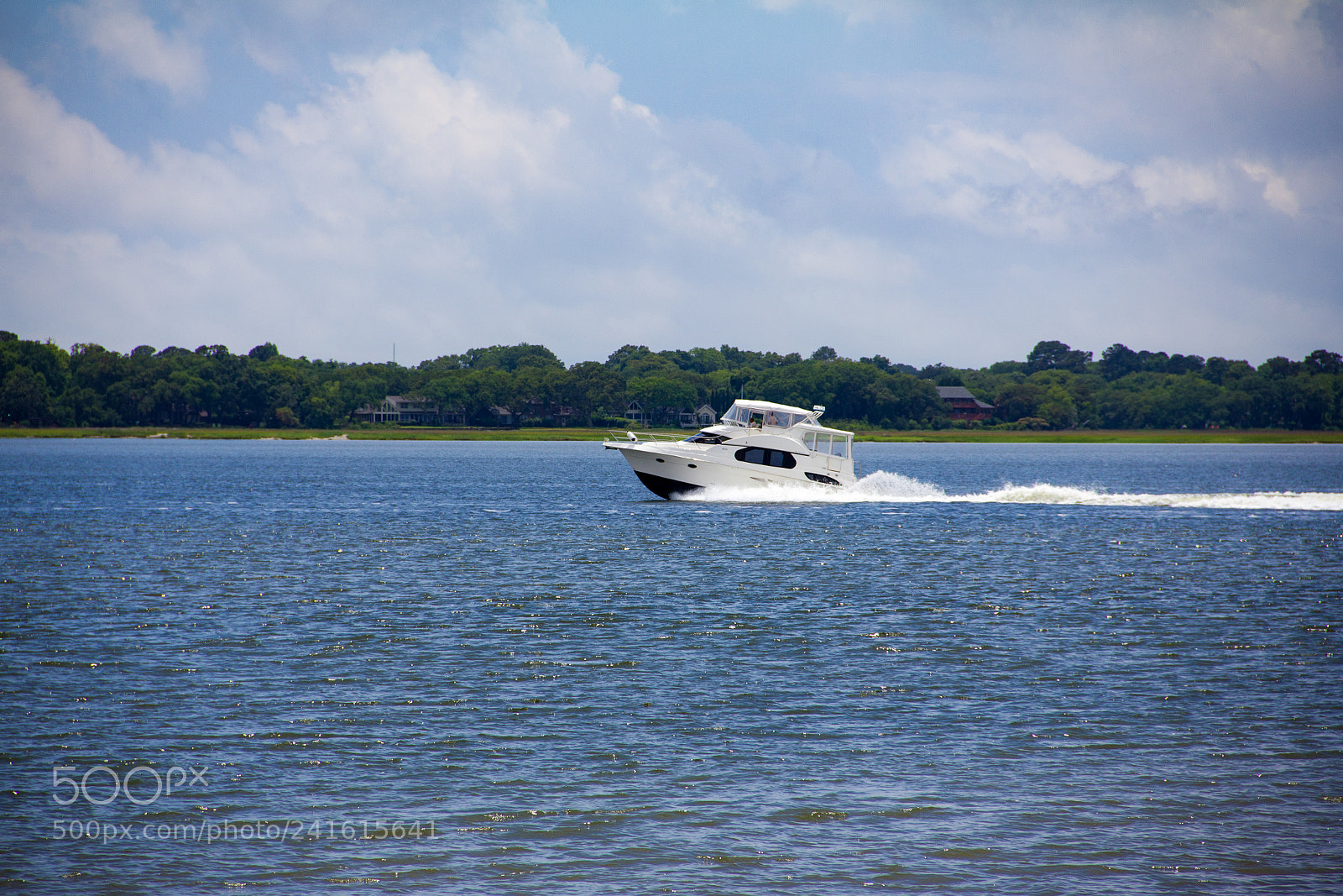 Canon EOS 550D (EOS Rebel T2i / EOS Kiss X4) sample photo. Cabin cruiser photography