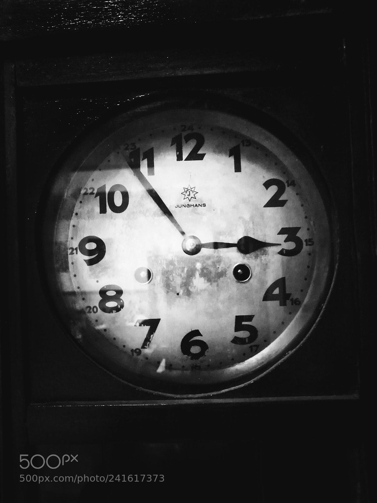 HUAWEI P9 sample photo. Old clock photography