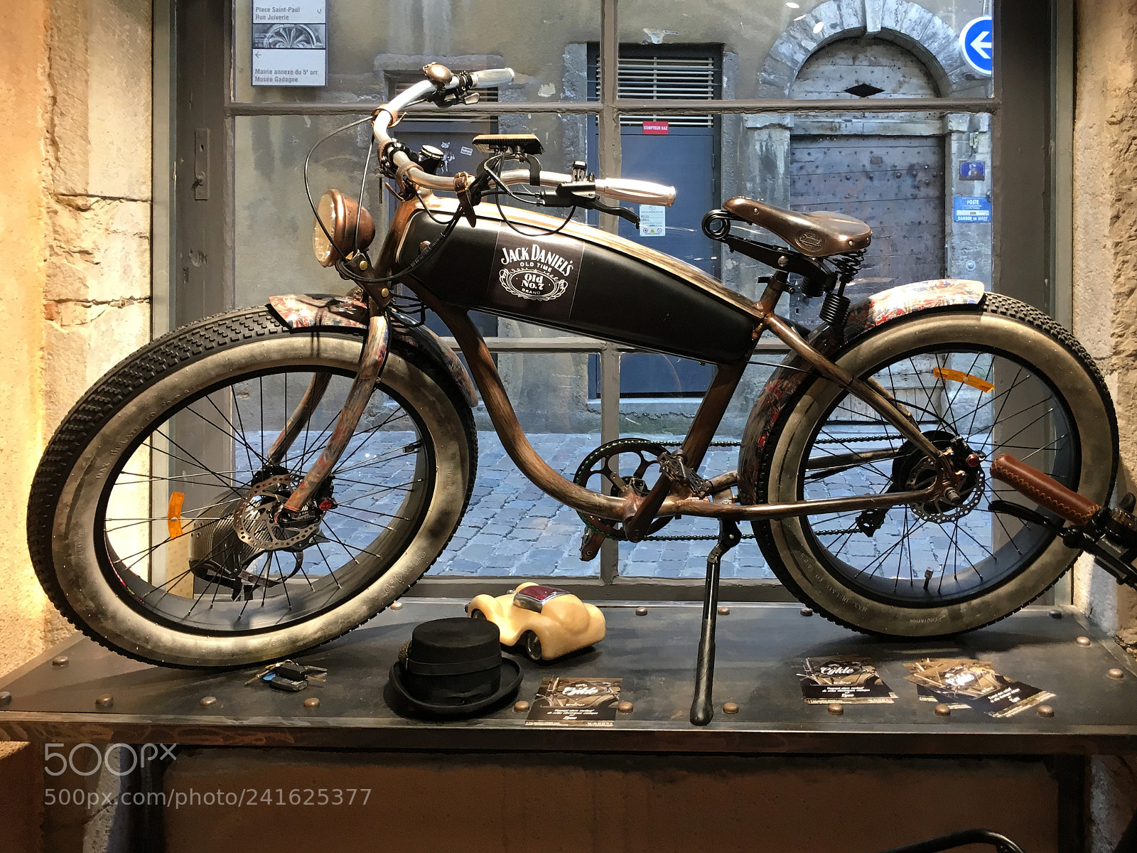 Apple iPhone 6s sample photo. Lyon, rue de gadagne photography
