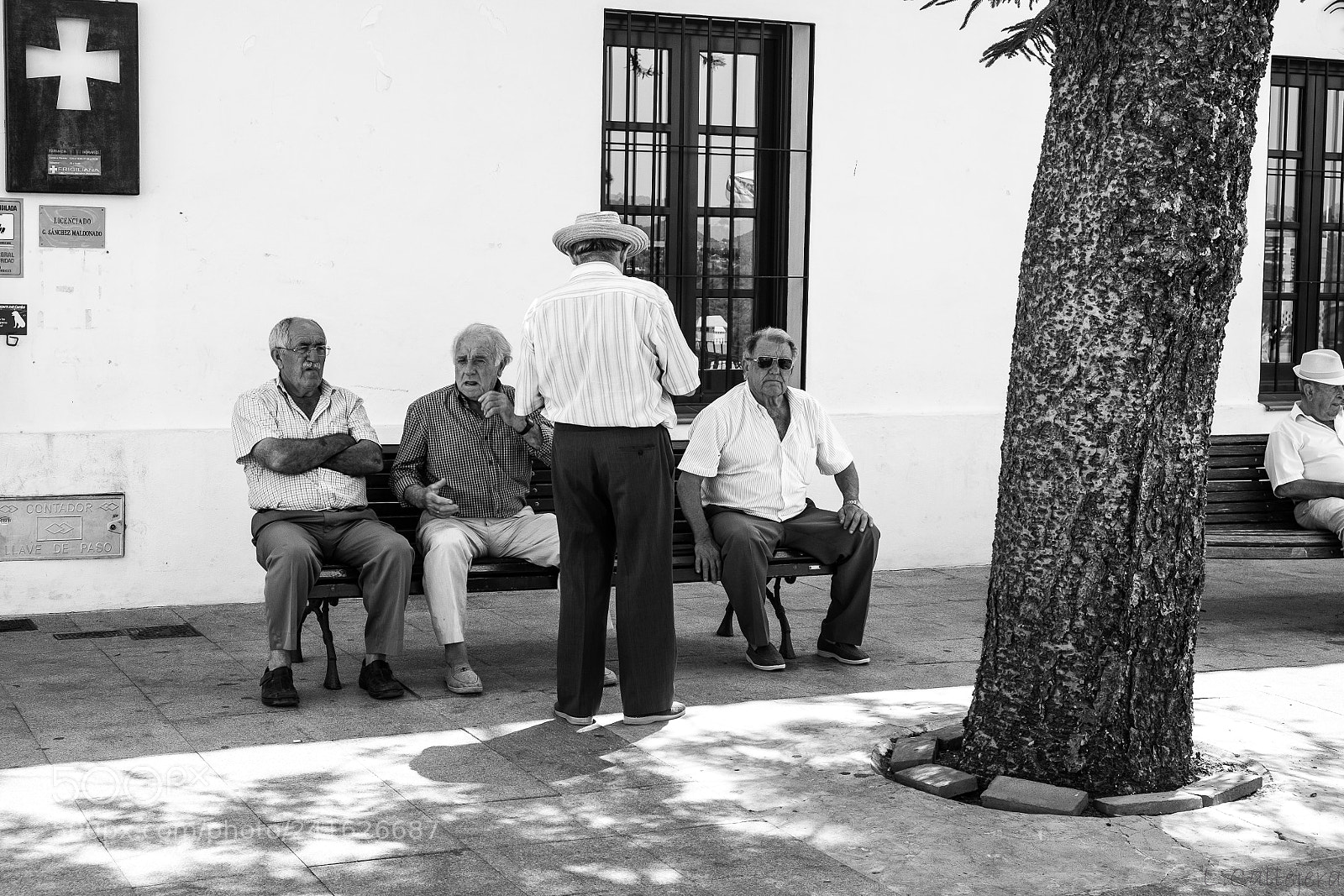 Fujifilm X-E1 sample photo. Tertulia a la puerta photography