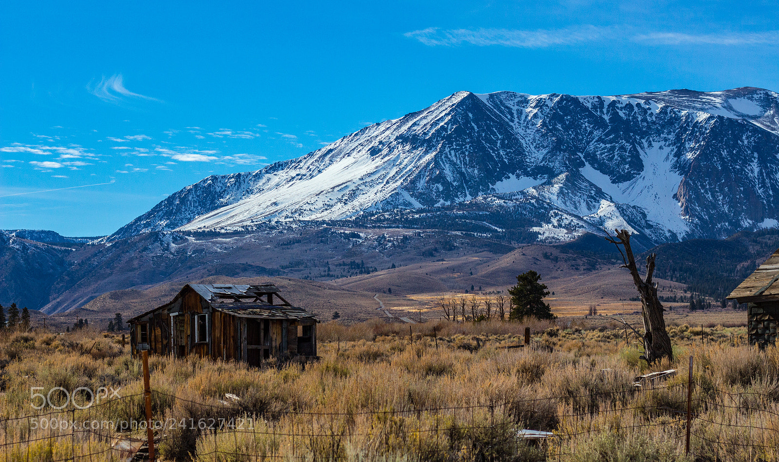 Canon EOS 700D (EOS Rebel T5i / EOS Kiss X7i) sample photo. Shack among mountains. photography