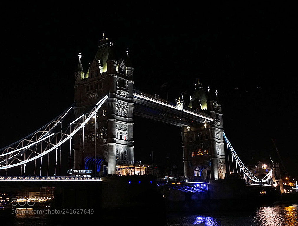 Sony ILCA-77M2 sample photo. London week end photography