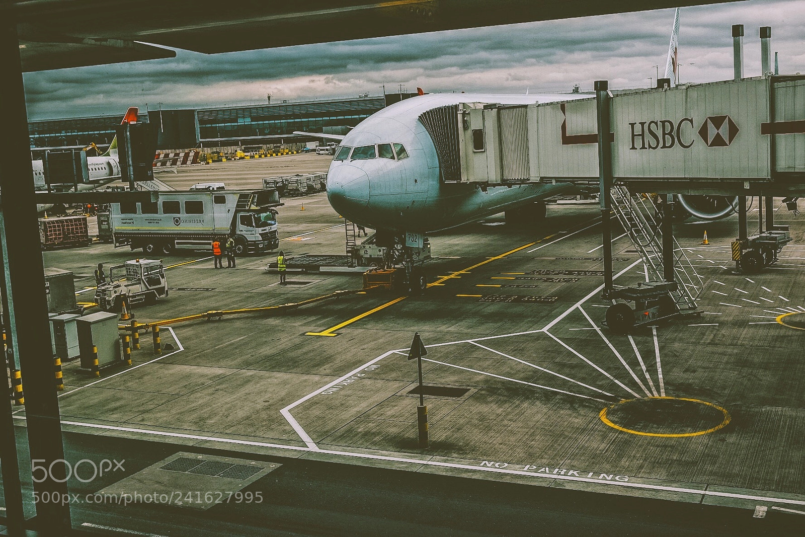 Fujifilm X-T10 sample photo. Plane at heathrow airport photography