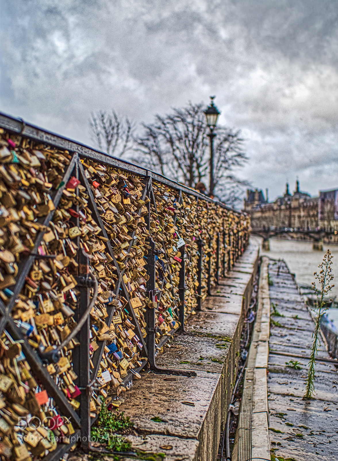 Olympus OM-D E-M1 Mark II sample photo. Paris - bad weather photography