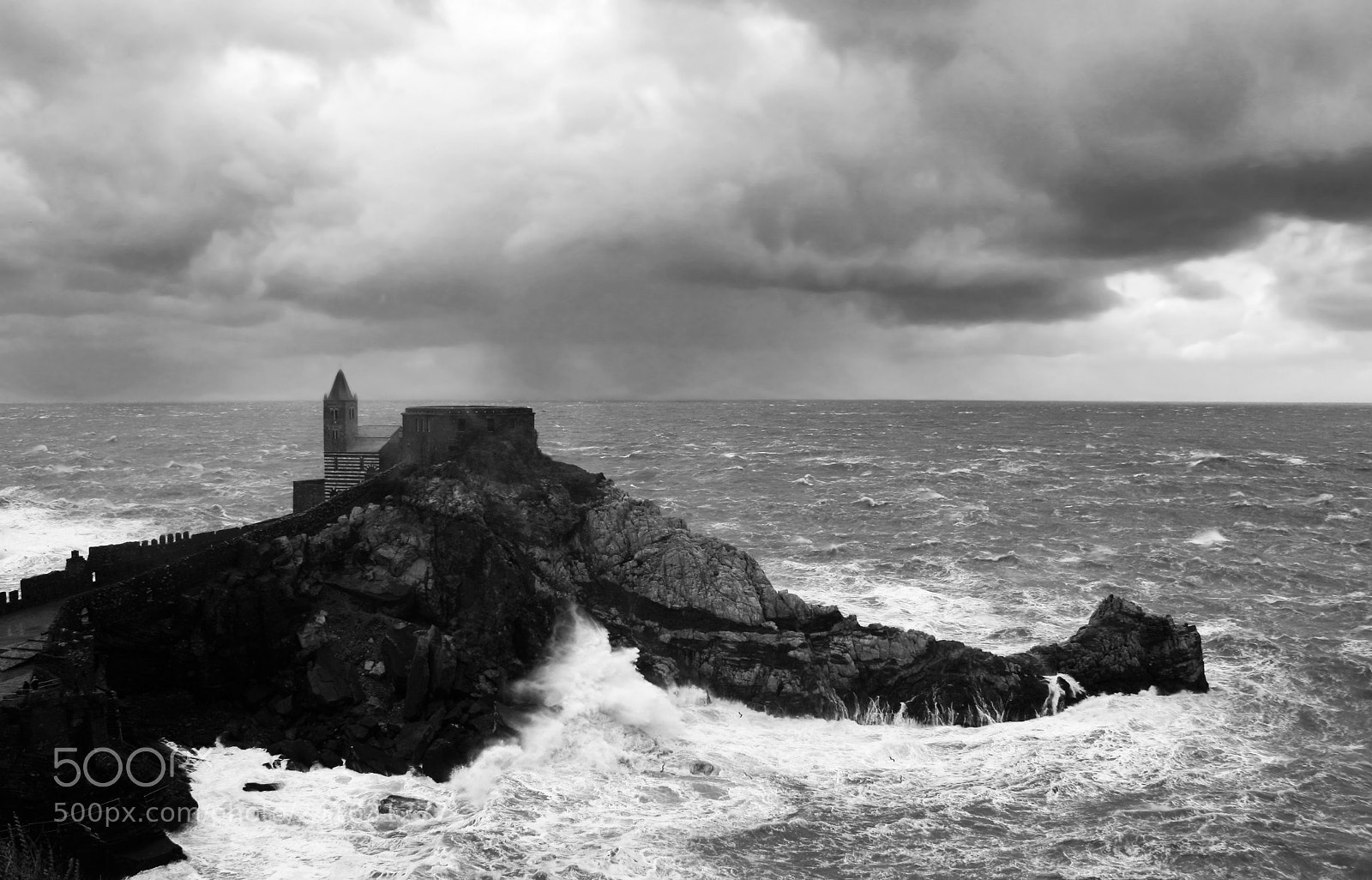 Canon EOS 400D (EOS Digital Rebel XTi / EOS Kiss Digital X) sample photo. Storm over portovenere (01 dec 2008) photography