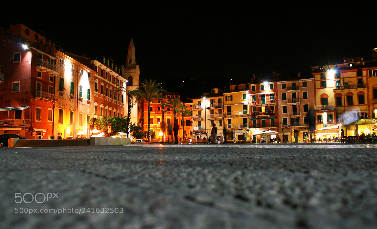 Canon EOS 400D (EOS Digital Rebel XTi / EOS Kiss Digital X) sample photo. Lerici main square photography