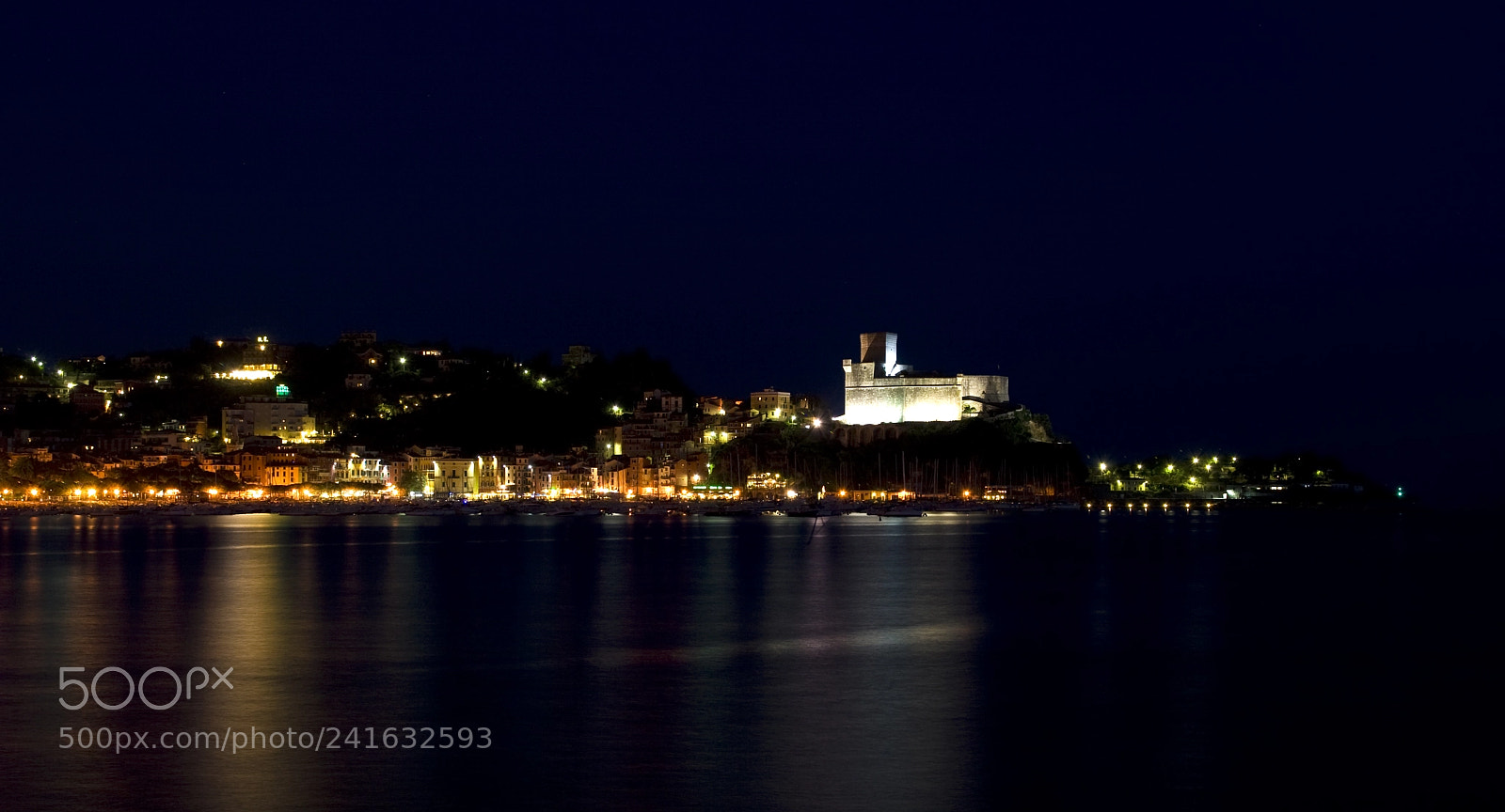 Canon EOS 400D (EOS Digital Rebel XTi / EOS Kiss Digital X) sample photo. Lerici at night photography