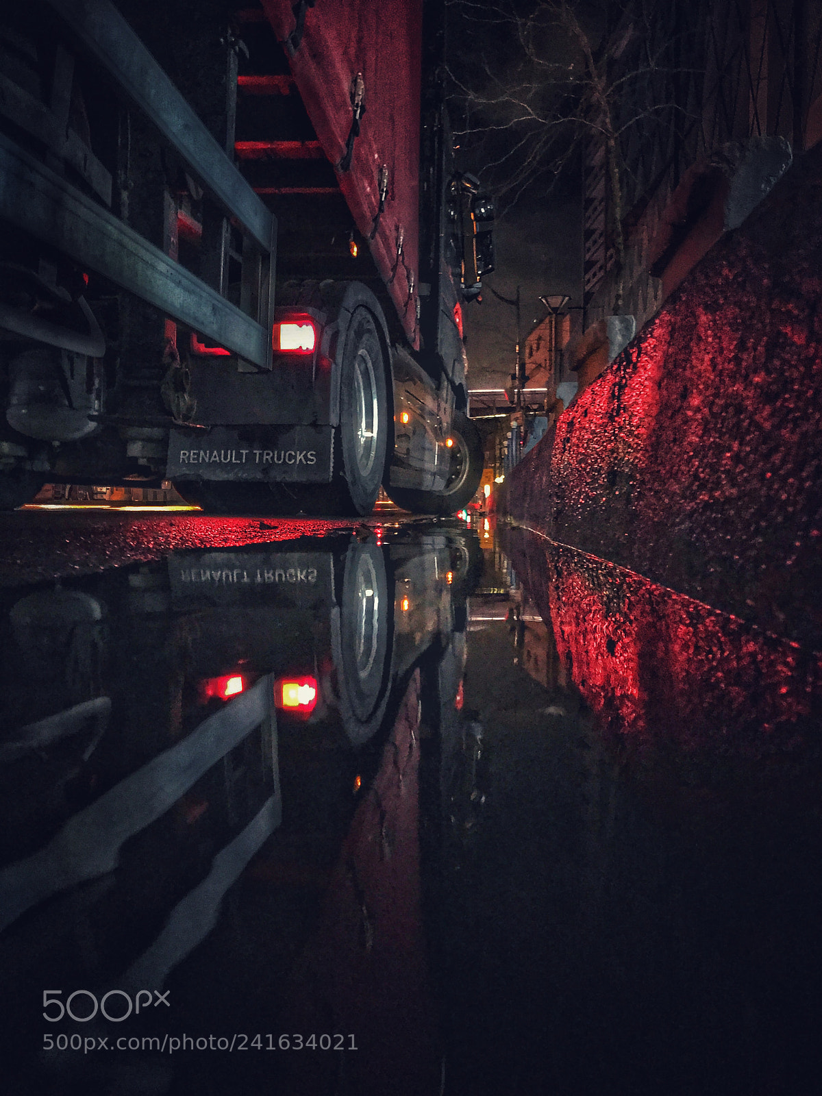 Apple iPhone 7 Plus sample photo. Puddle renault photography