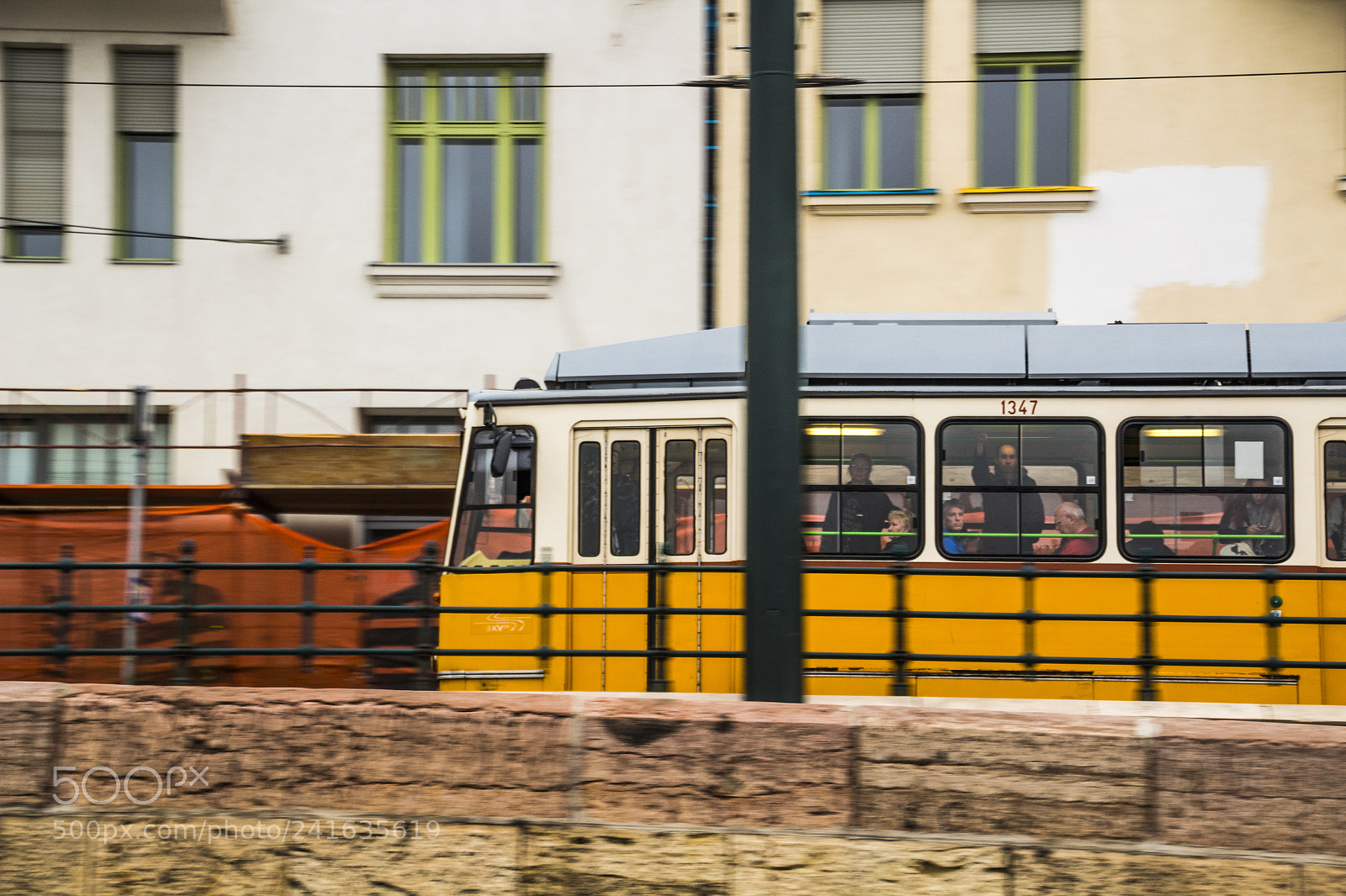 Canon EOS 1300D (EOS Rebel T6 / EOS Kiss X80) sample photo. Yellow tram photography
