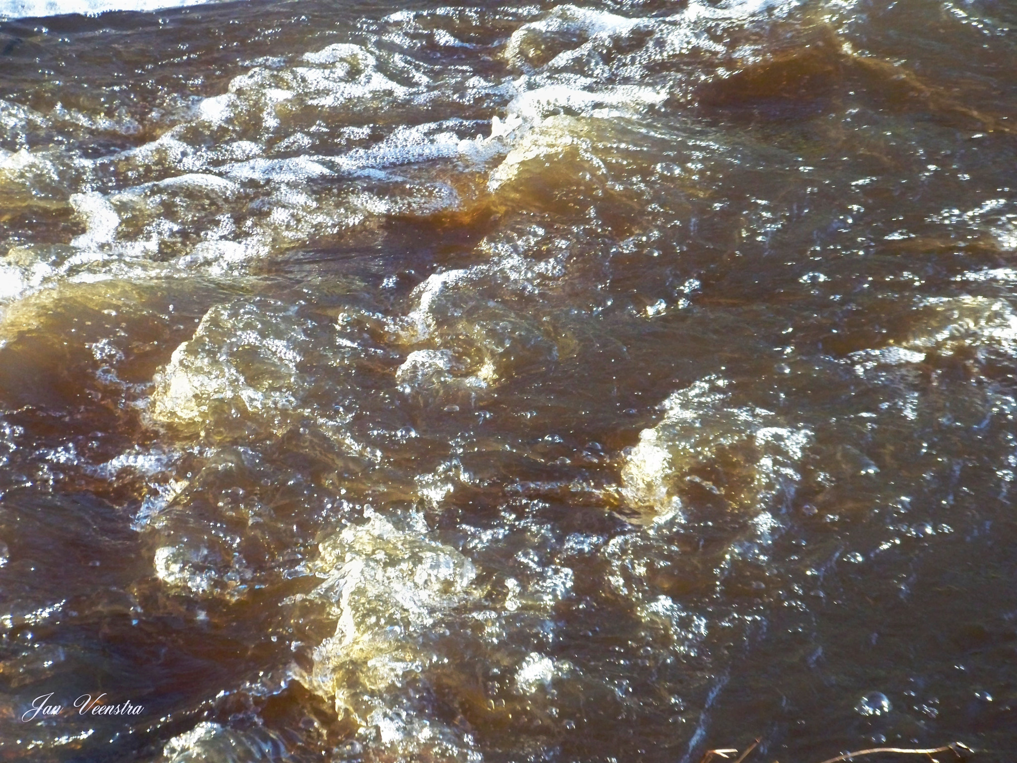 Kodak EASYSHARE Z1012 IS DIGITAL CAMERA sample photo. Snelstromend water photography