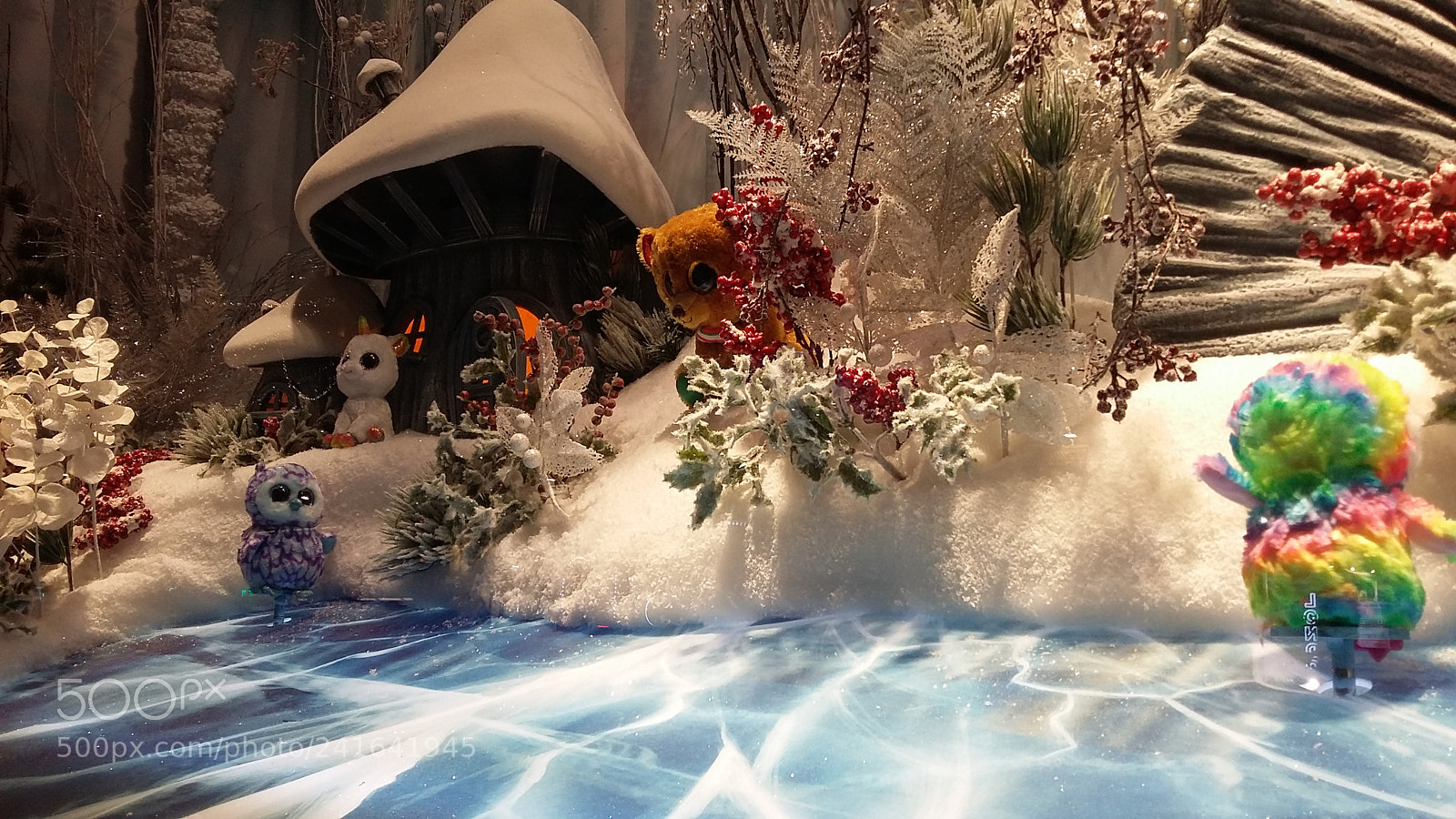 Samsung Galaxy A3 sample photo. Hamleys winter window photography