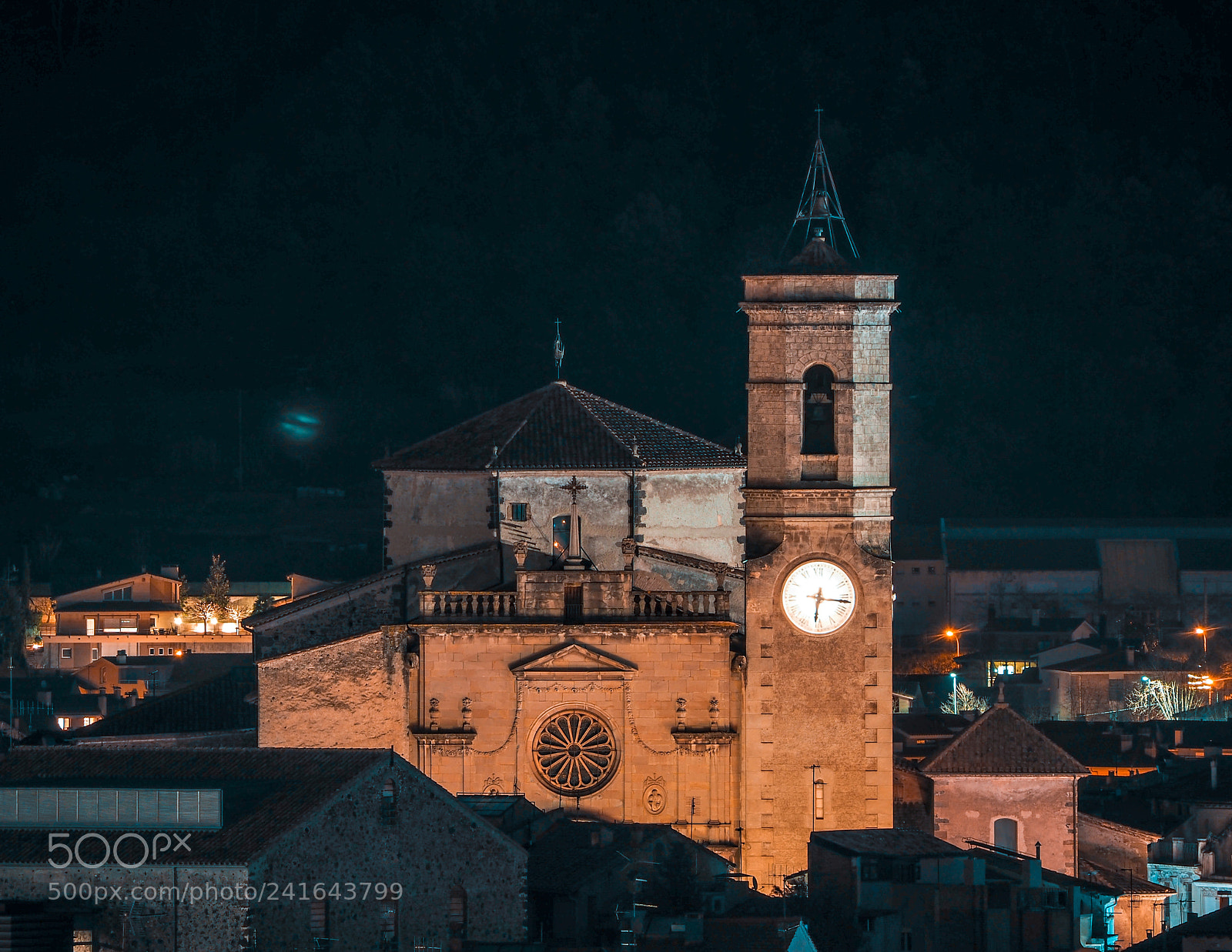 Olympus OM-D E-M10 III sample photo. Olot center church photography