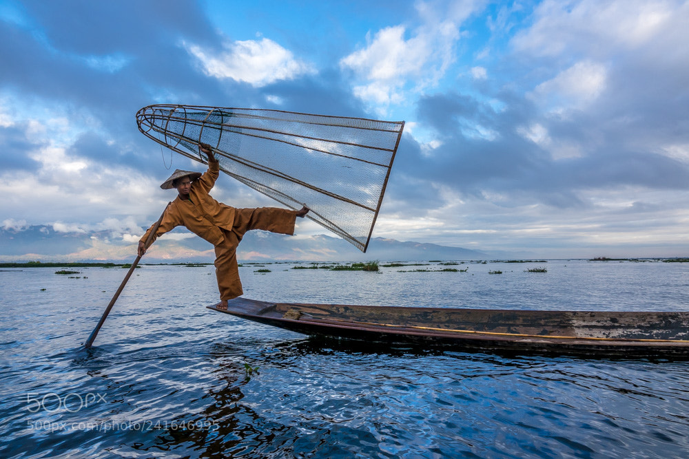 Sony Cyber-shot DSC-RX10 III sample photo. Fisherman at lake inle photography