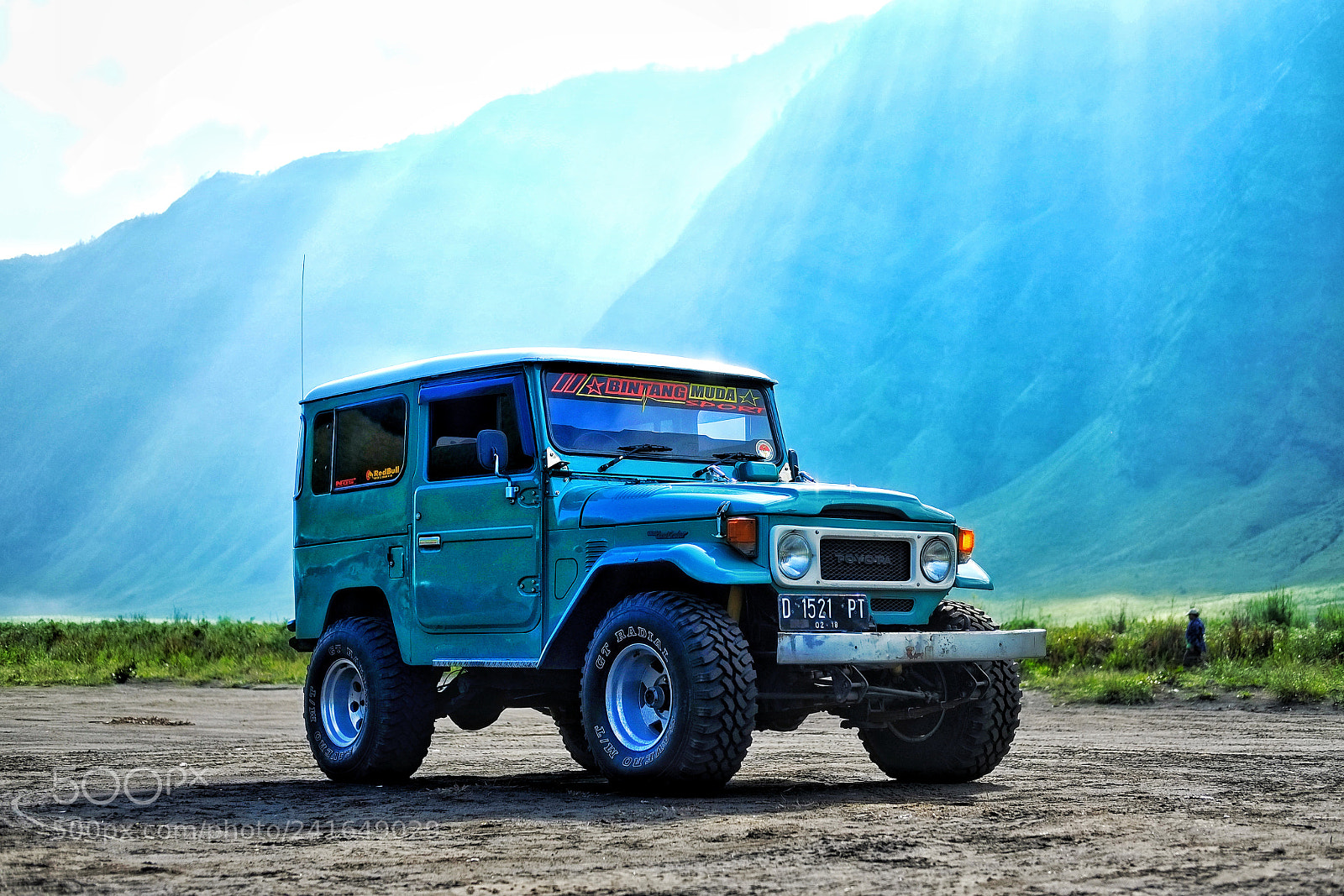 Fujifilm X-E1 sample photo. Toyota land cruiser photography