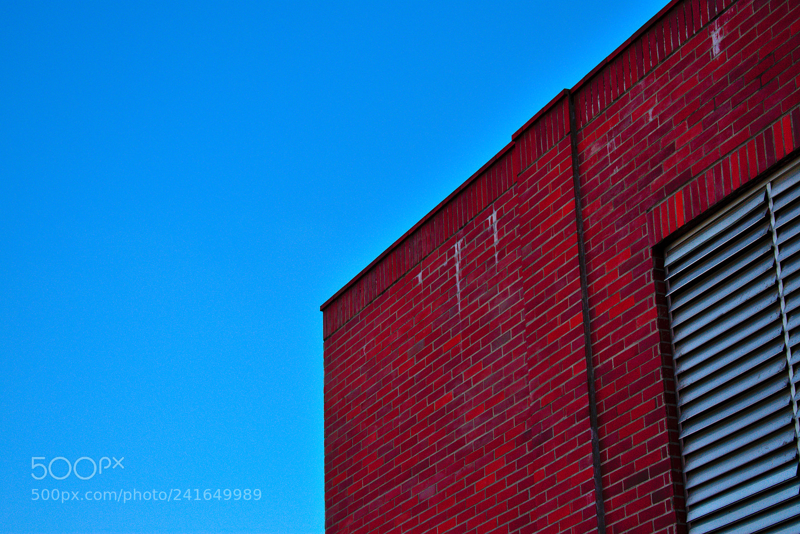 Nikon D3400 sample photo. Sky & bricks photography