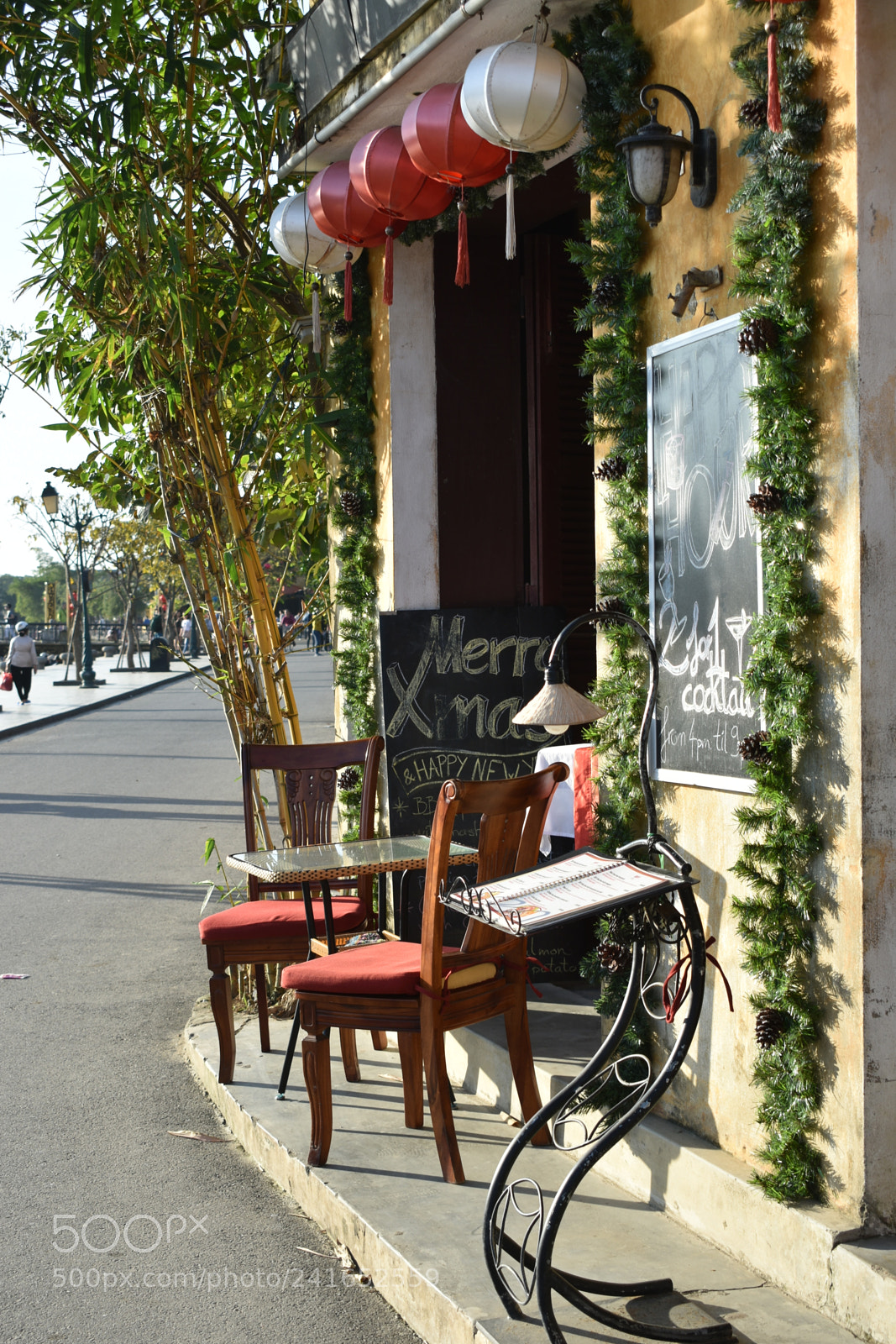 Nikon D3400 sample photo. Bustling first day in photography