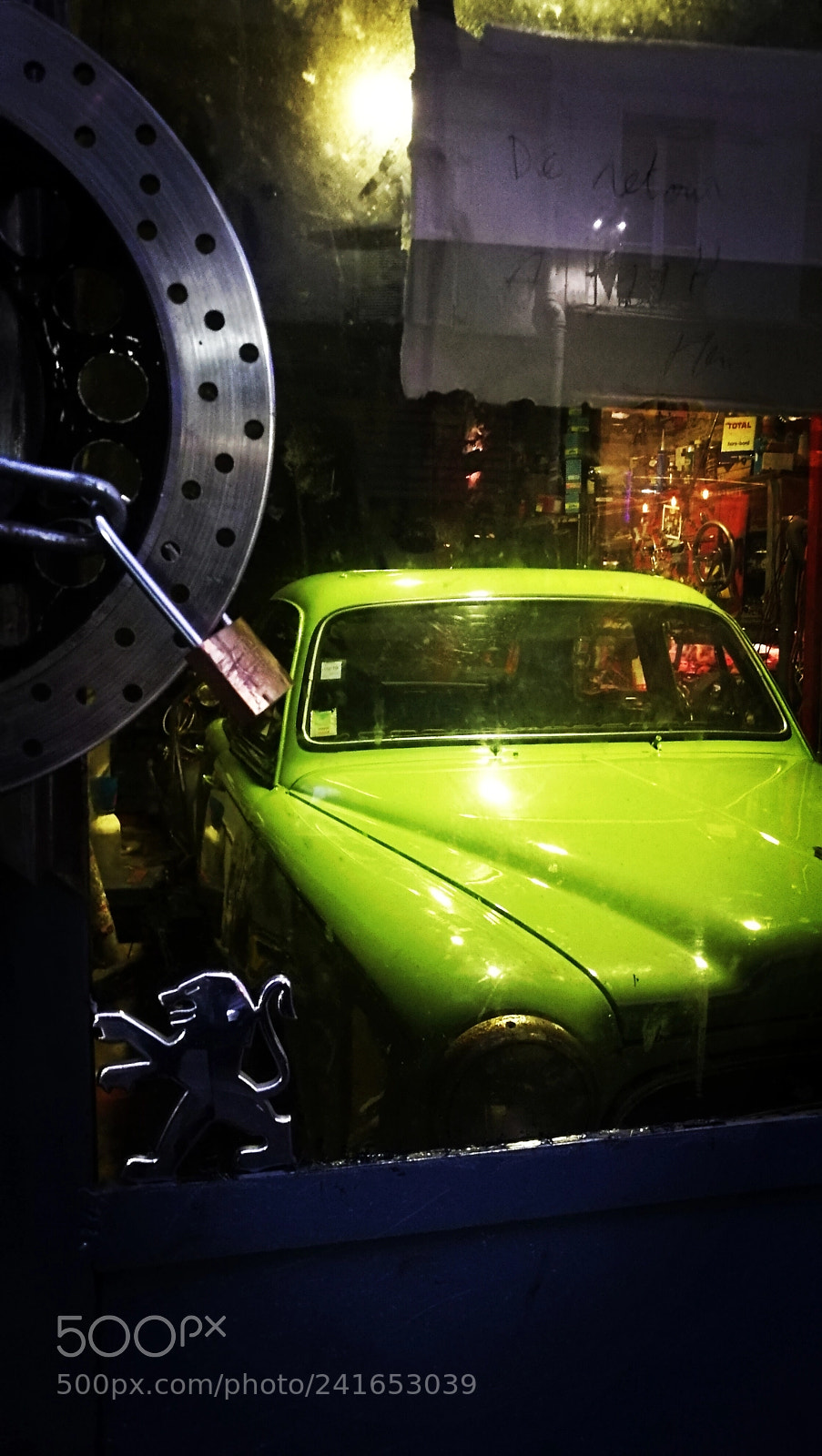 HUAWEI P9 sample photo. Garage land photography