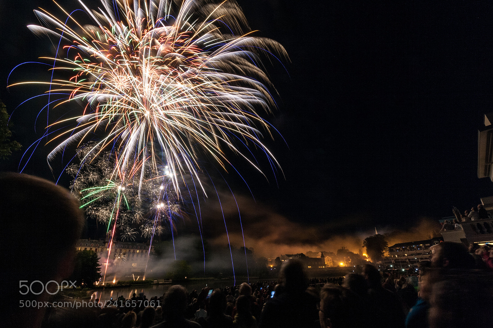 Canon EOS 1000D (EOS Digital Rebel XS / EOS Kiss F) sample photo. Feux d'artifice bagnoles de photography