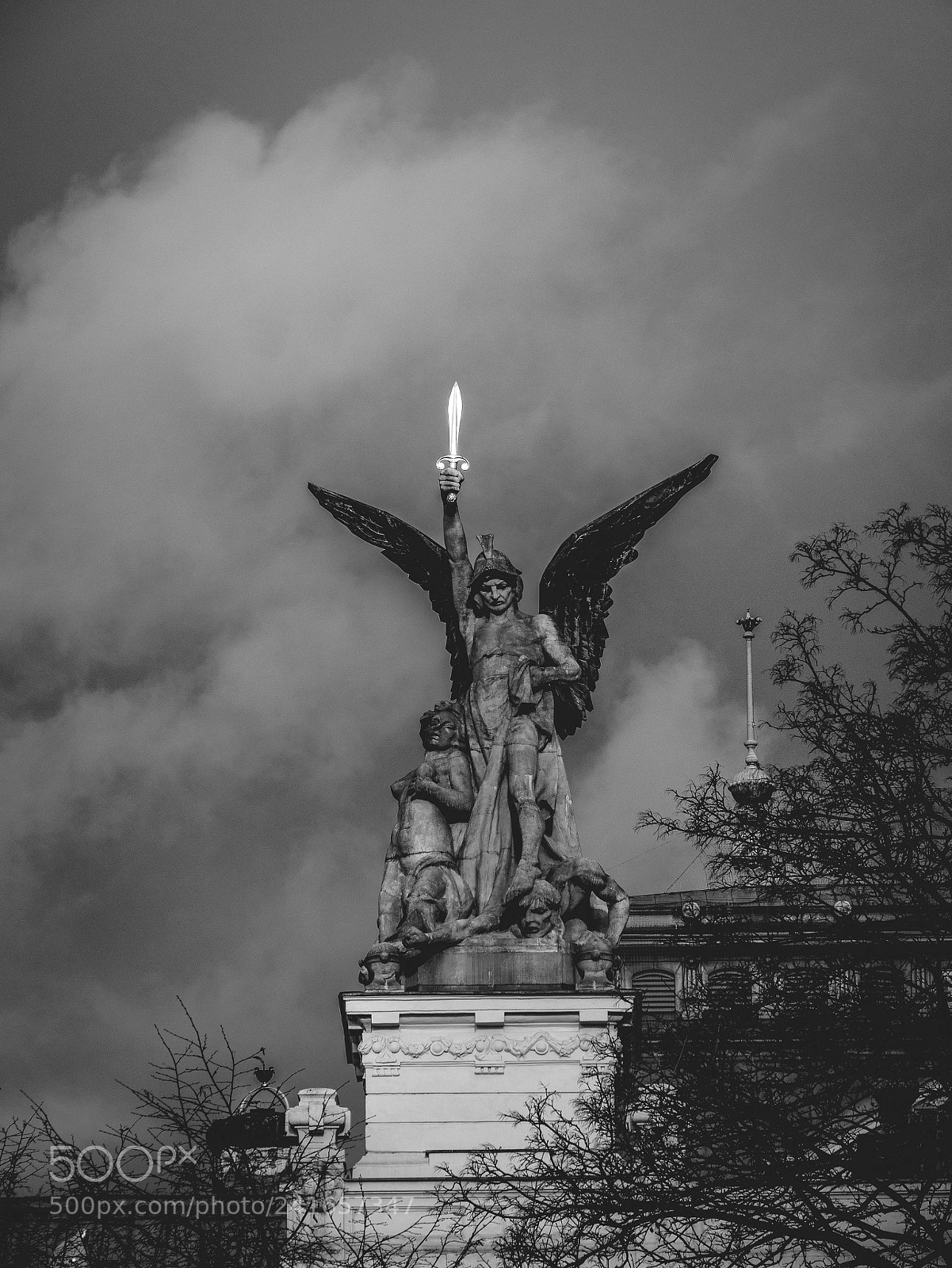 Olympus OM-D E-M10 II sample photo. Statue photography