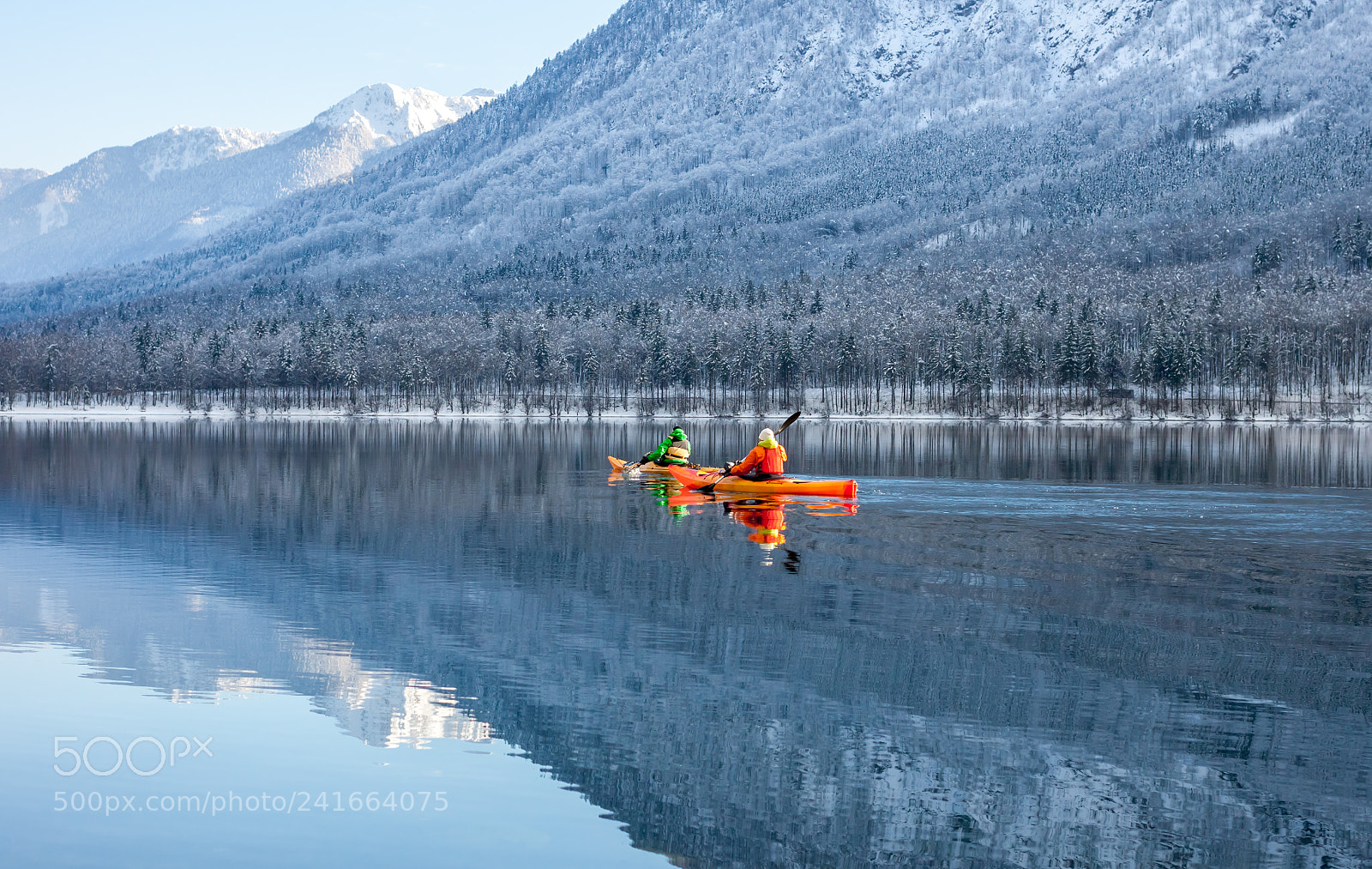 Canon EOS 500D (EOS Rebel T1i / EOS Kiss X3) sample photo. Two people kayaking in photography