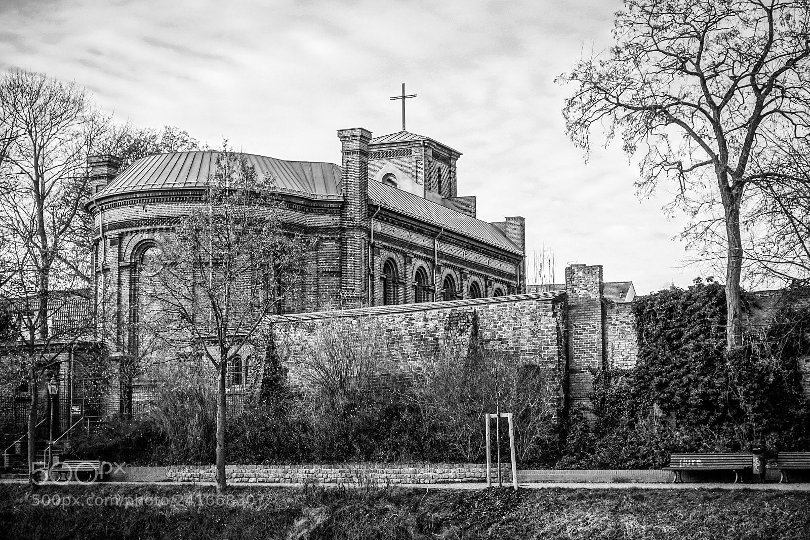 Sony Cyber-shot DSC-RX100 III sample photo. Church behind the wall photography